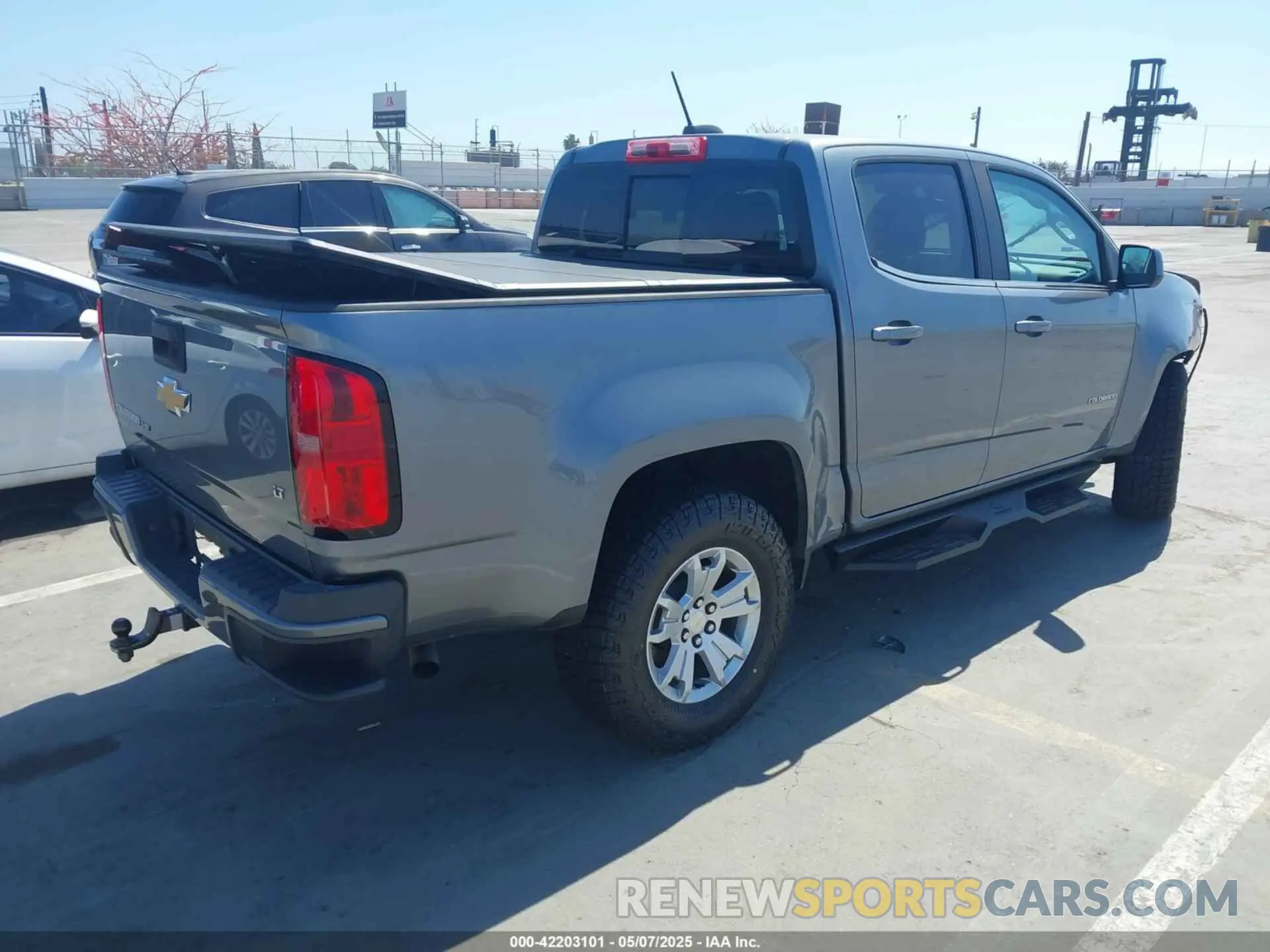 4 Photograph of a damaged car 1GCGSCEN9L1242637 CHEVROLET COLORADO 2020