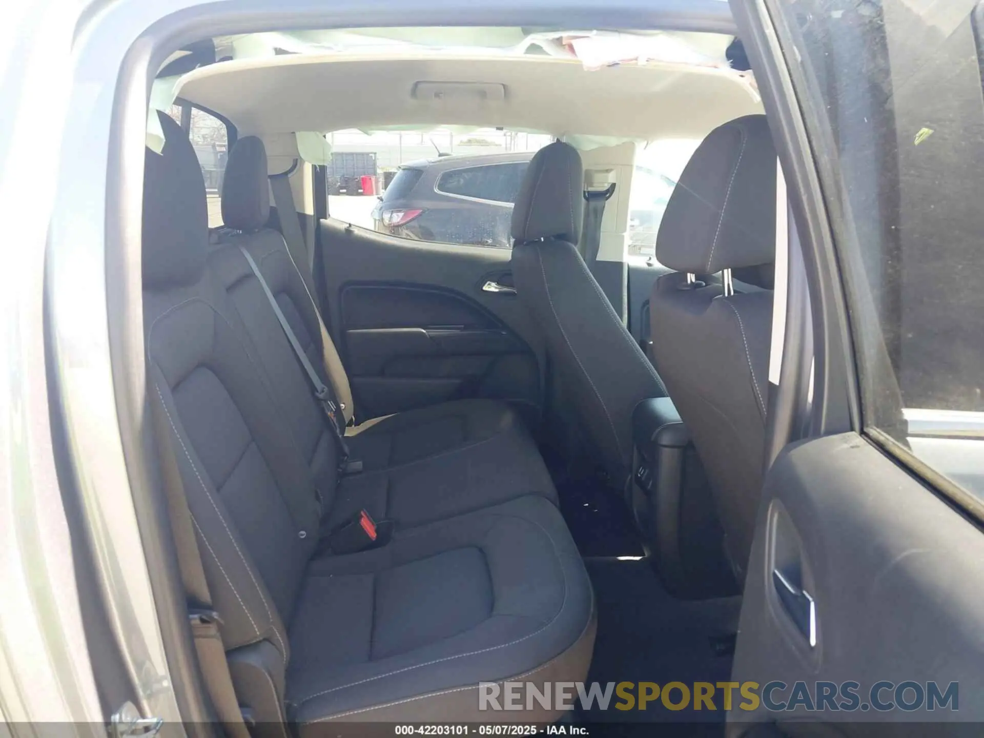 8 Photograph of a damaged car 1GCGSCEN9L1242637 CHEVROLET COLORADO 2020