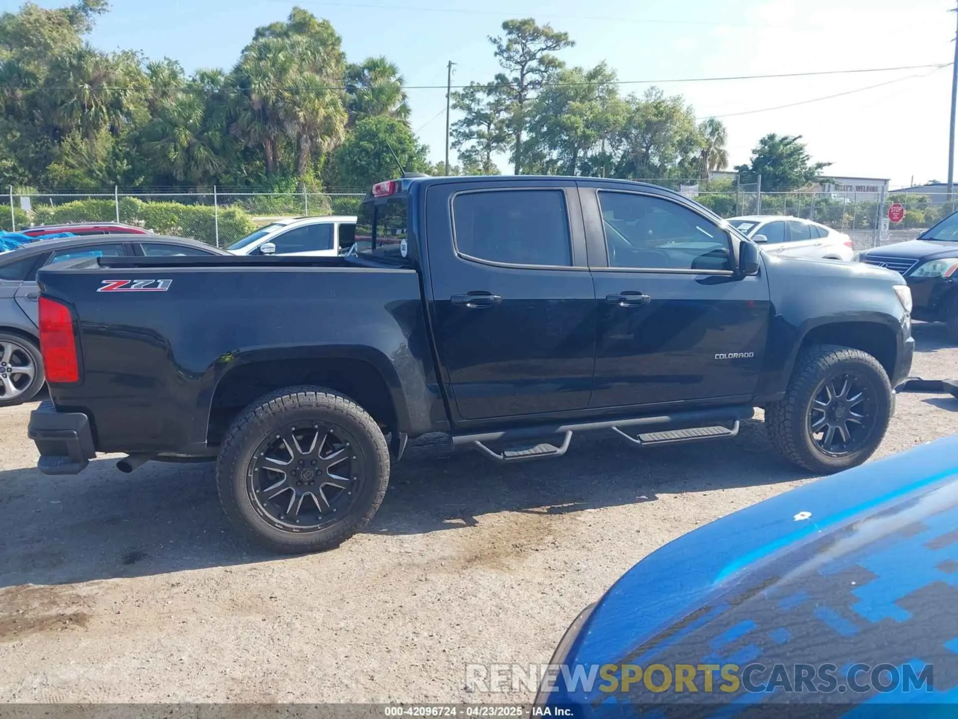 13 Photograph of a damaged car 1GCGSDEN2L1122555 CHEVROLET COLORADO 2020