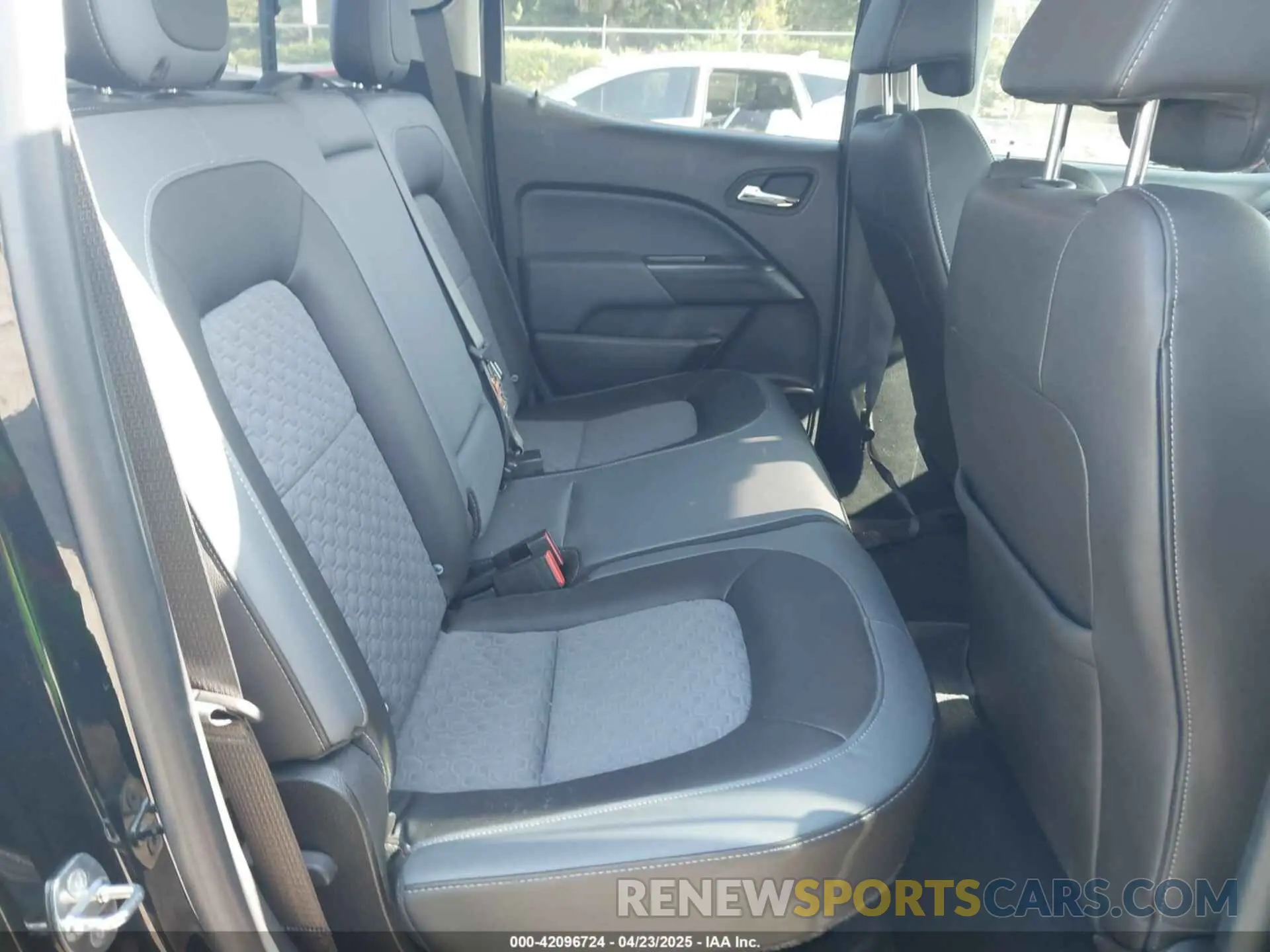 8 Photograph of a damaged car 1GCGSDEN2L1122555 CHEVROLET COLORADO 2020