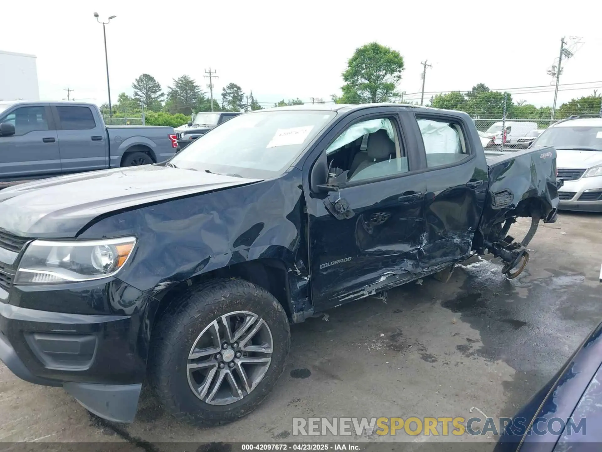 6 Photograph of a damaged car 1GCGTBEN0L1134432 CHEVROLET COLORADO 2020
