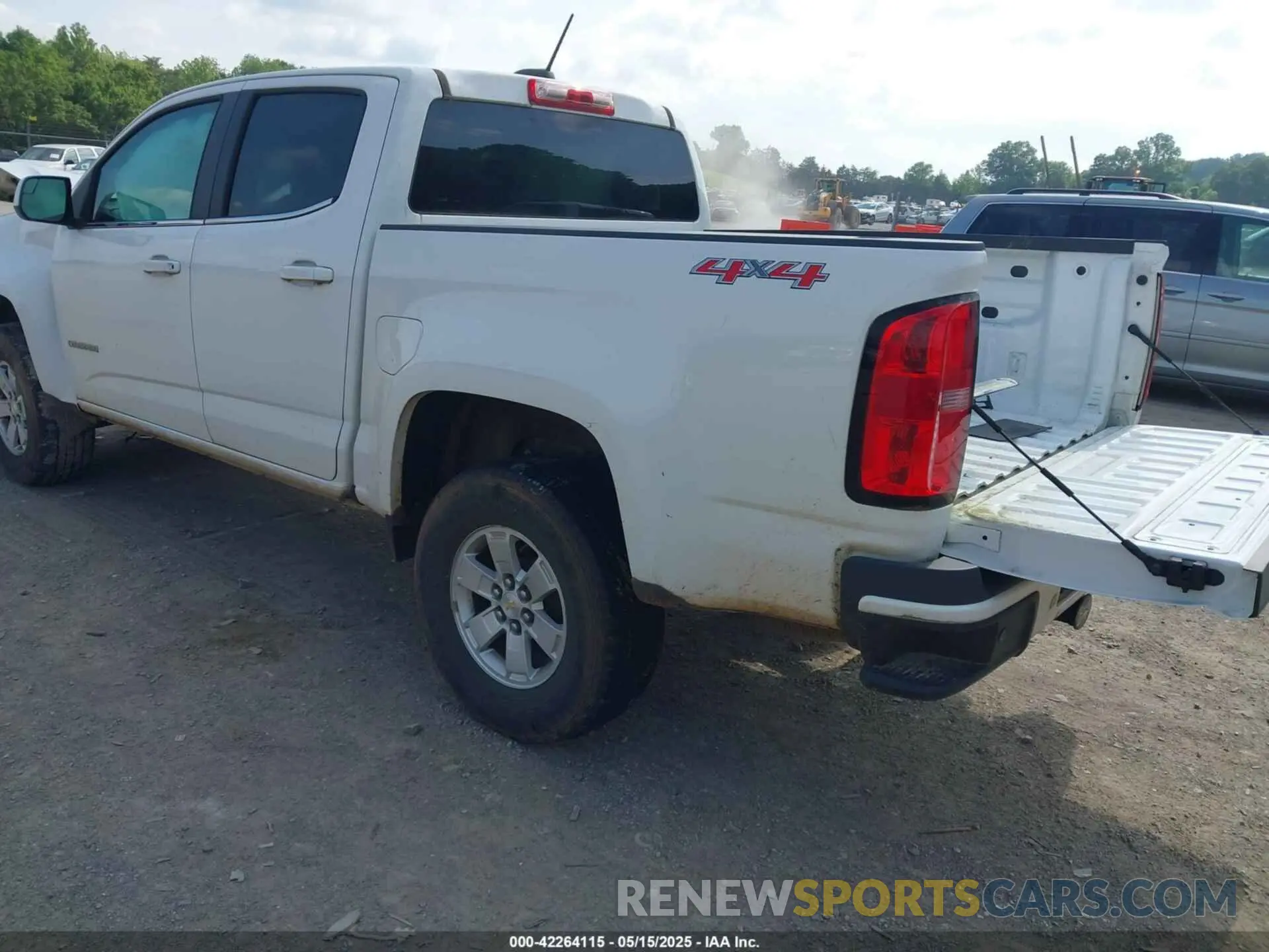 3 Photograph of a damaged car 1GCGTBEN0L1221649 CHEVROLET COLORADO 2020