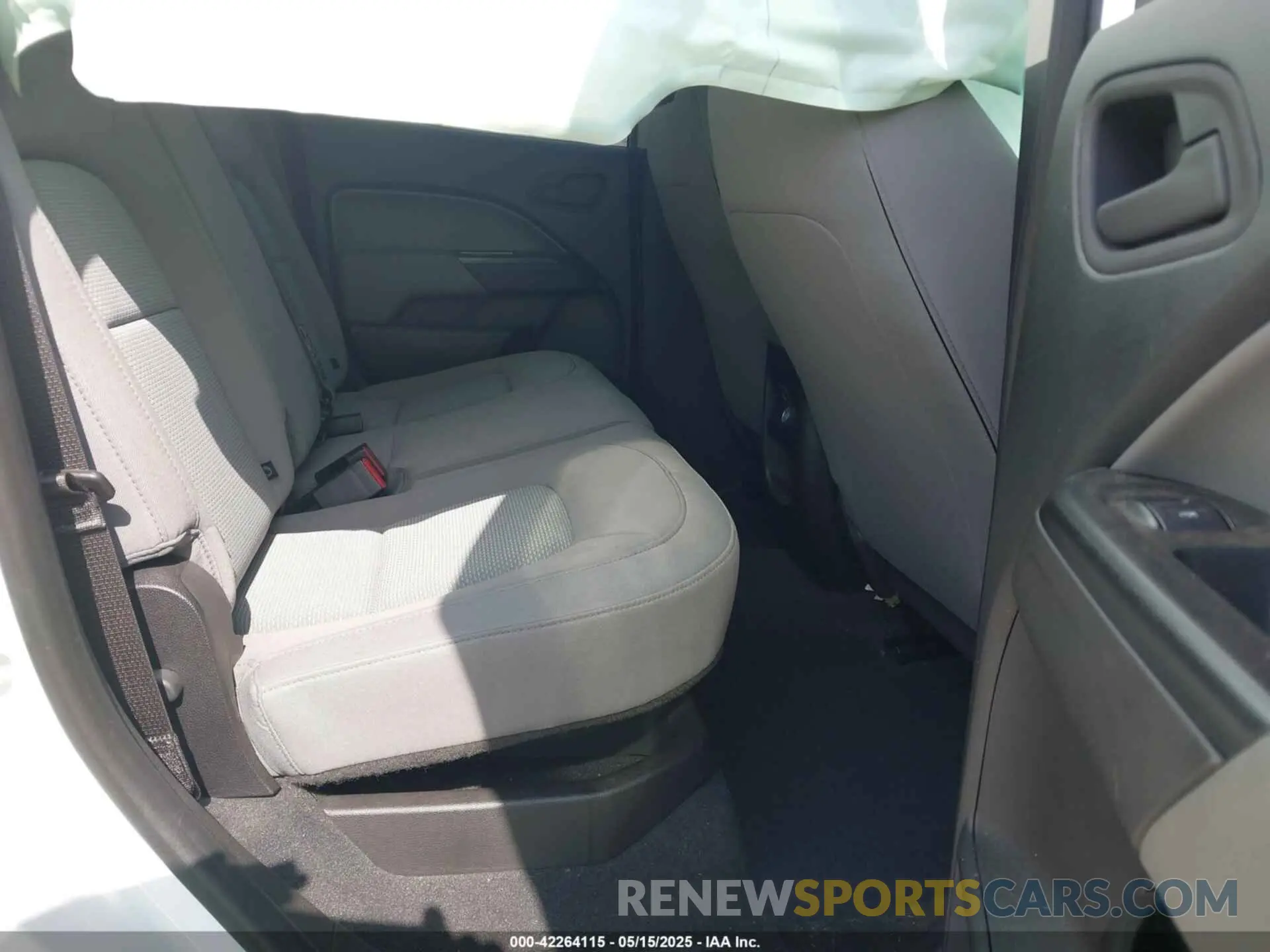 8 Photograph of a damaged car 1GCGTBEN0L1221649 CHEVROLET COLORADO 2020