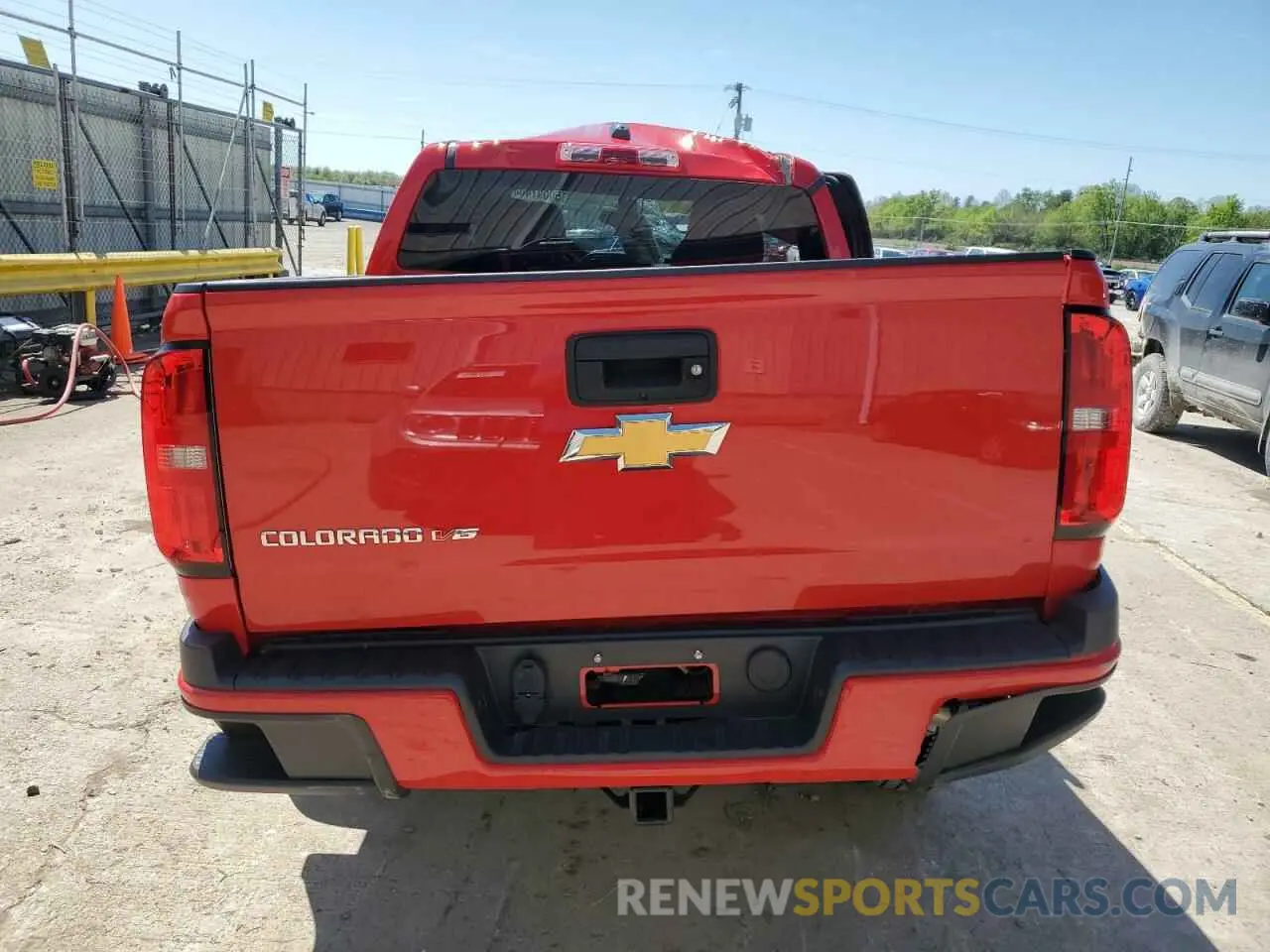 6 Photograph of a damaged car 1GCGTBEN1L1131345 CHEVROLET COLORADO 2020