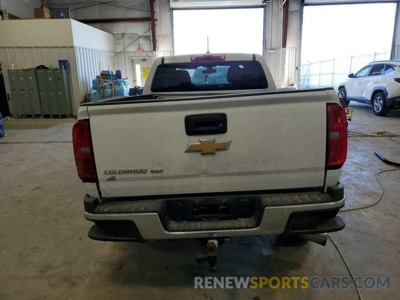 6 Photograph of a damaged car 1GCGTBEN2L1163785 CHEVROLET COLORADO 2020
