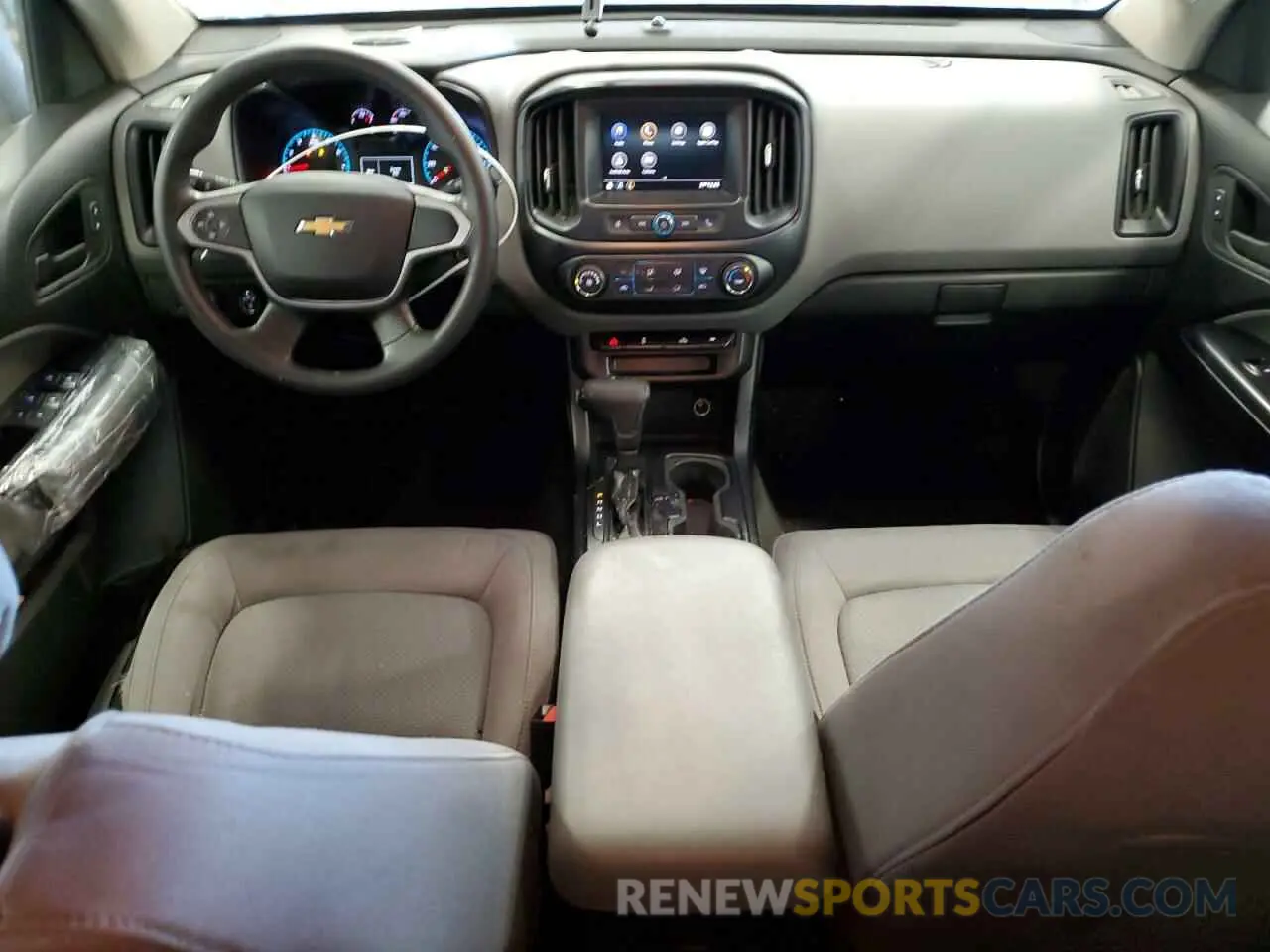 8 Photograph of a damaged car 1GCGTBEN2L1163785 CHEVROLET COLORADO 2020