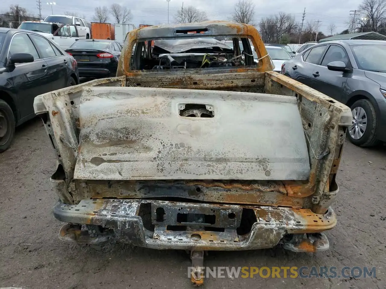 6 Photograph of a damaged car 1GCGTBEN4L1113616 CHEVROLET COLORADO 2020