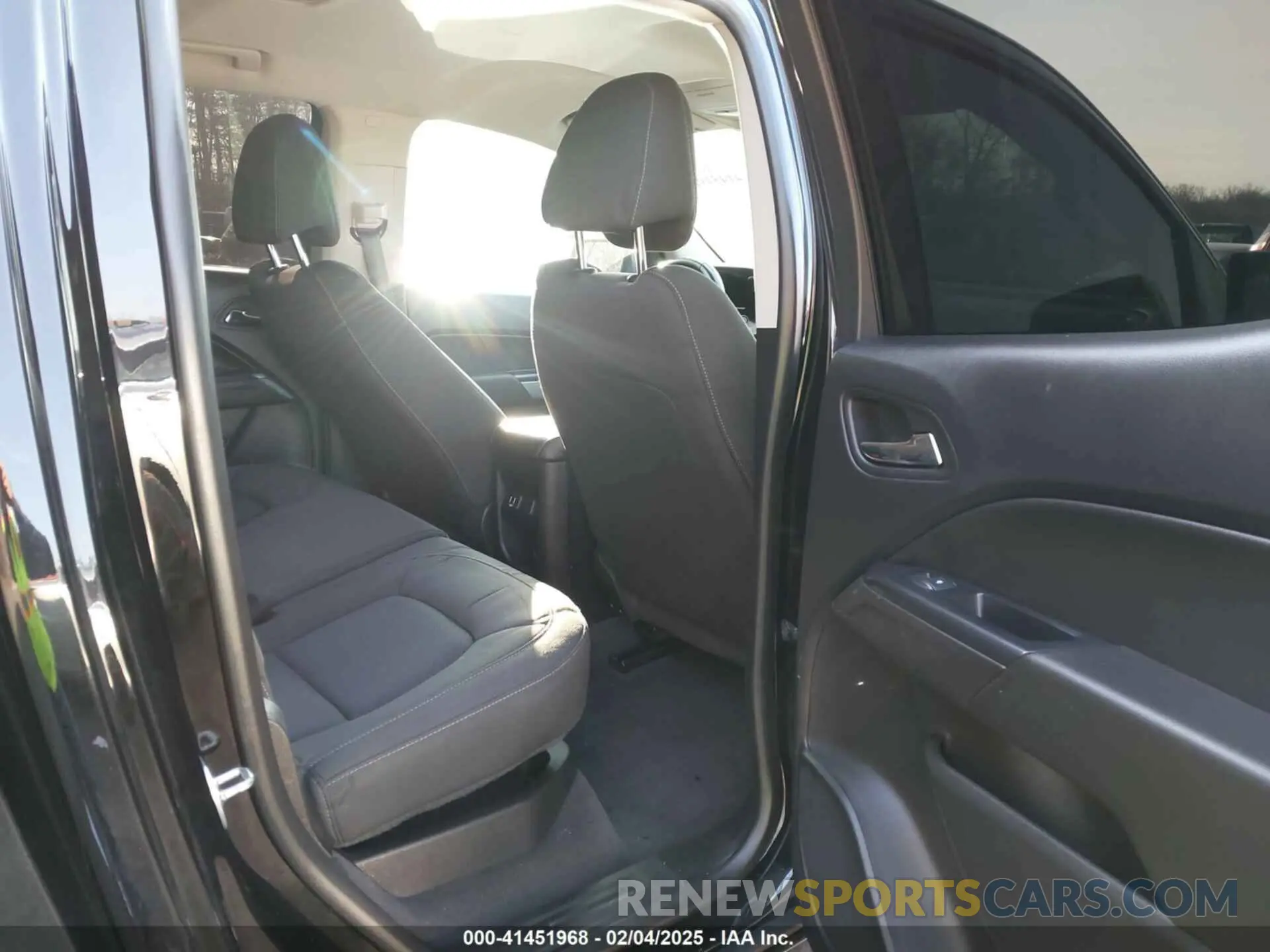 8 Photograph of a damaged car 1GCGTCEN6L1129659 CHEVROLET COLORADO 2020