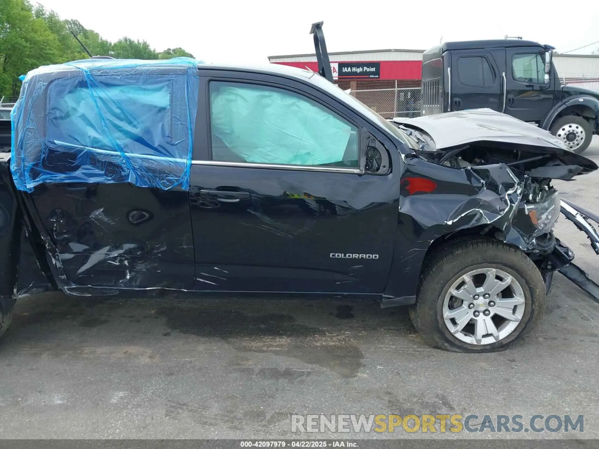 13 Photograph of a damaged car 1GCGTCEN6L1189568 CHEVROLET COLORADO 2020