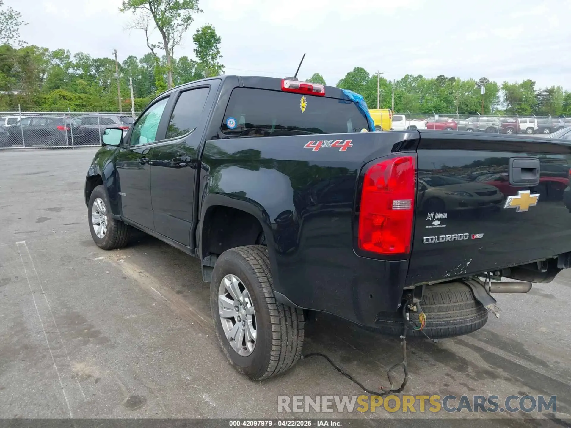 3 Photograph of a damaged car 1GCGTCEN6L1189568 CHEVROLET COLORADO 2020