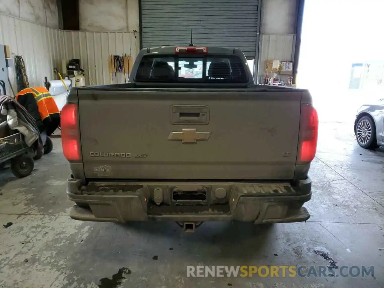 6 Photograph of a damaged car 1GCGTCEN7L1154764 CHEVROLET COLORADO 2020