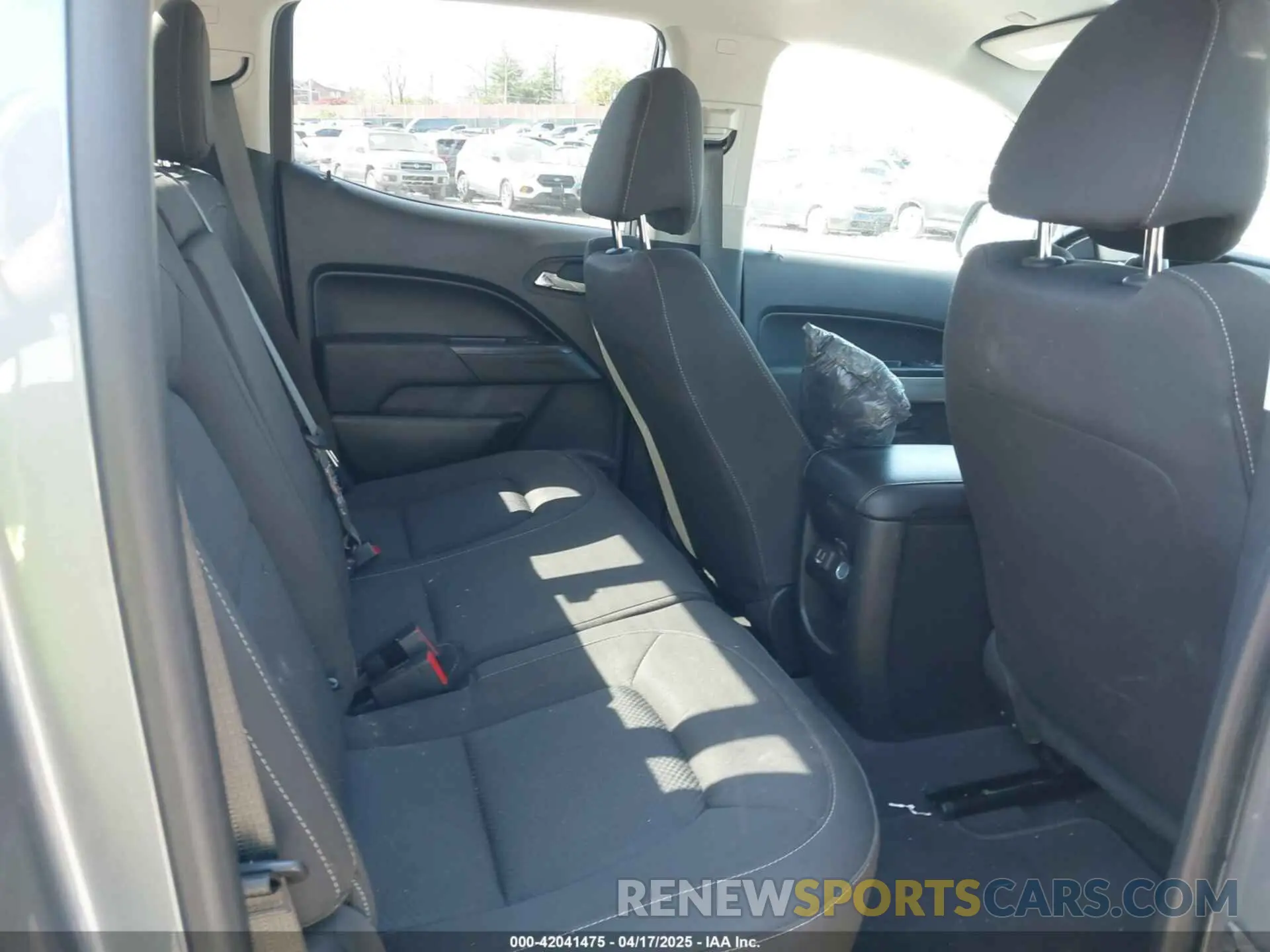8 Photograph of a damaged car 1GCGTCEN7L1170611 CHEVROLET COLORADO 2020