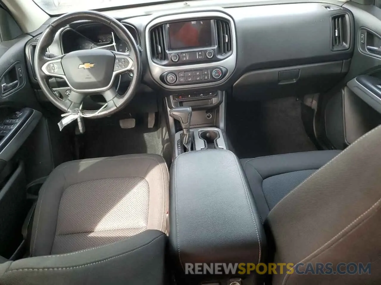 8 Photograph of a damaged car 1GCGTCEN8L1156992 CHEVROLET COLORADO 2020