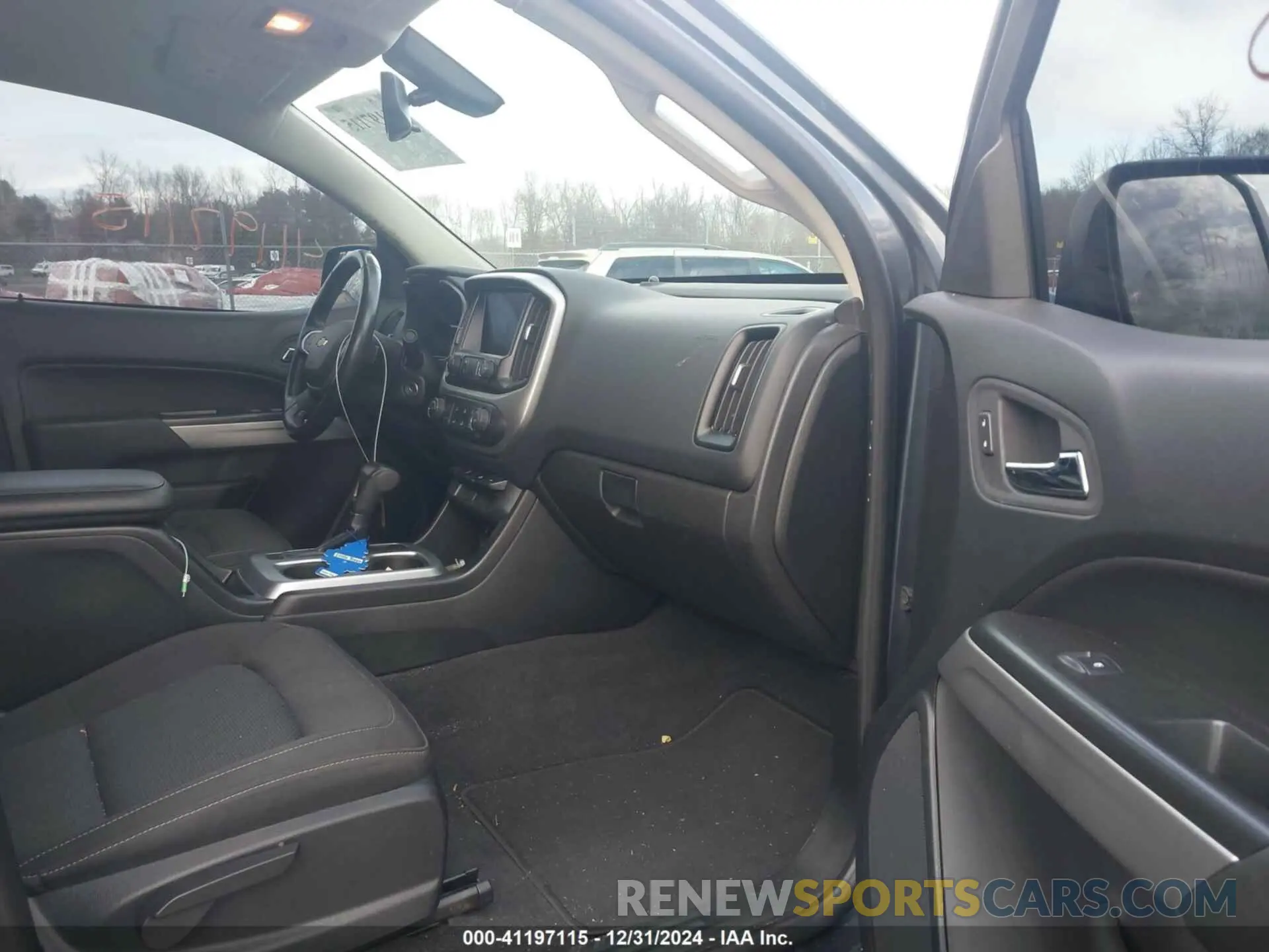 5 Photograph of a damaged car 1GCGTCEN9L1134239 CHEVROLET COLORADO 2020