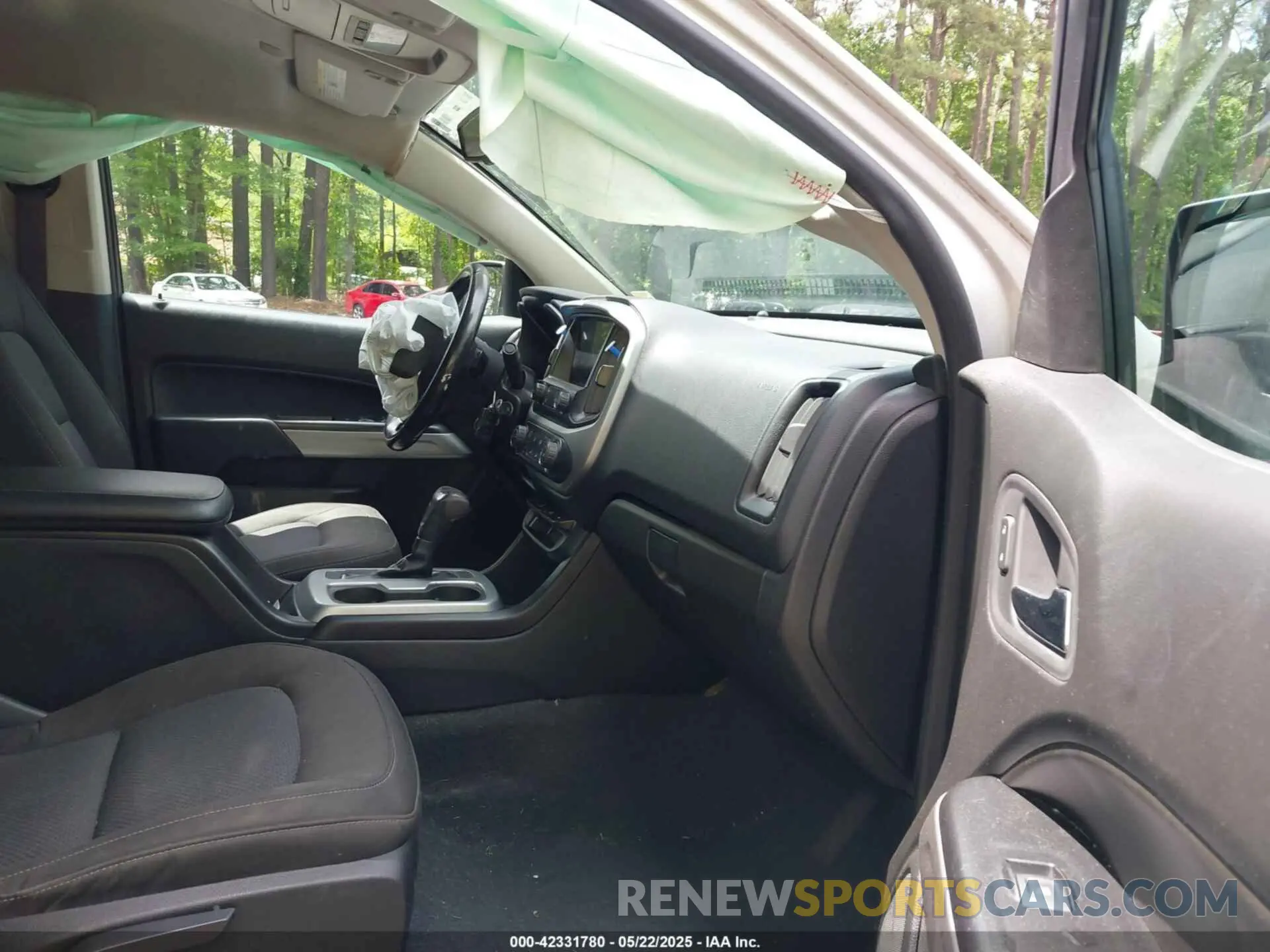 5 Photograph of a damaged car 1GCGTCENXL1126974 CHEVROLET COLORADO 2020
