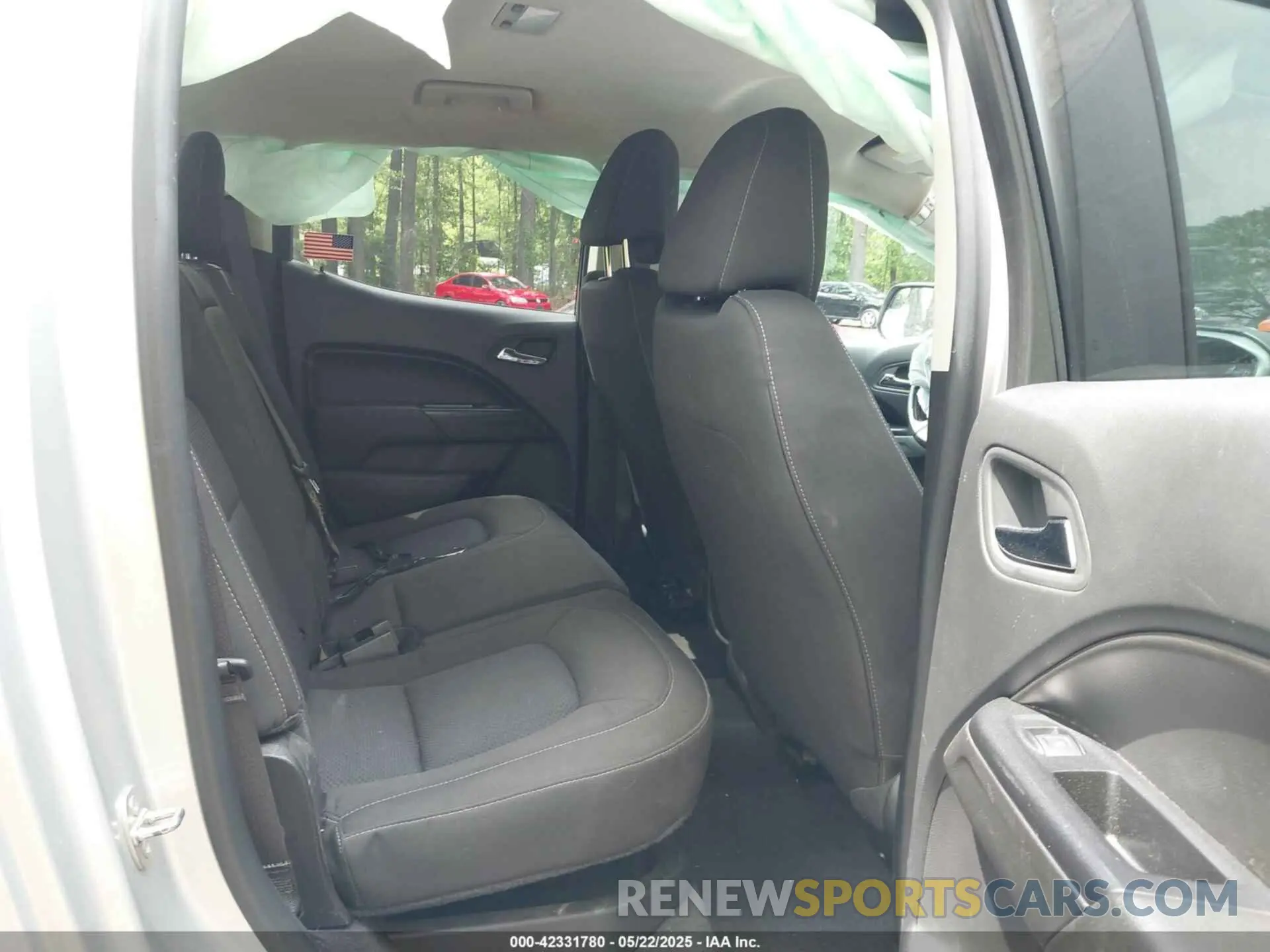8 Photograph of a damaged car 1GCGTCENXL1126974 CHEVROLET COLORADO 2020