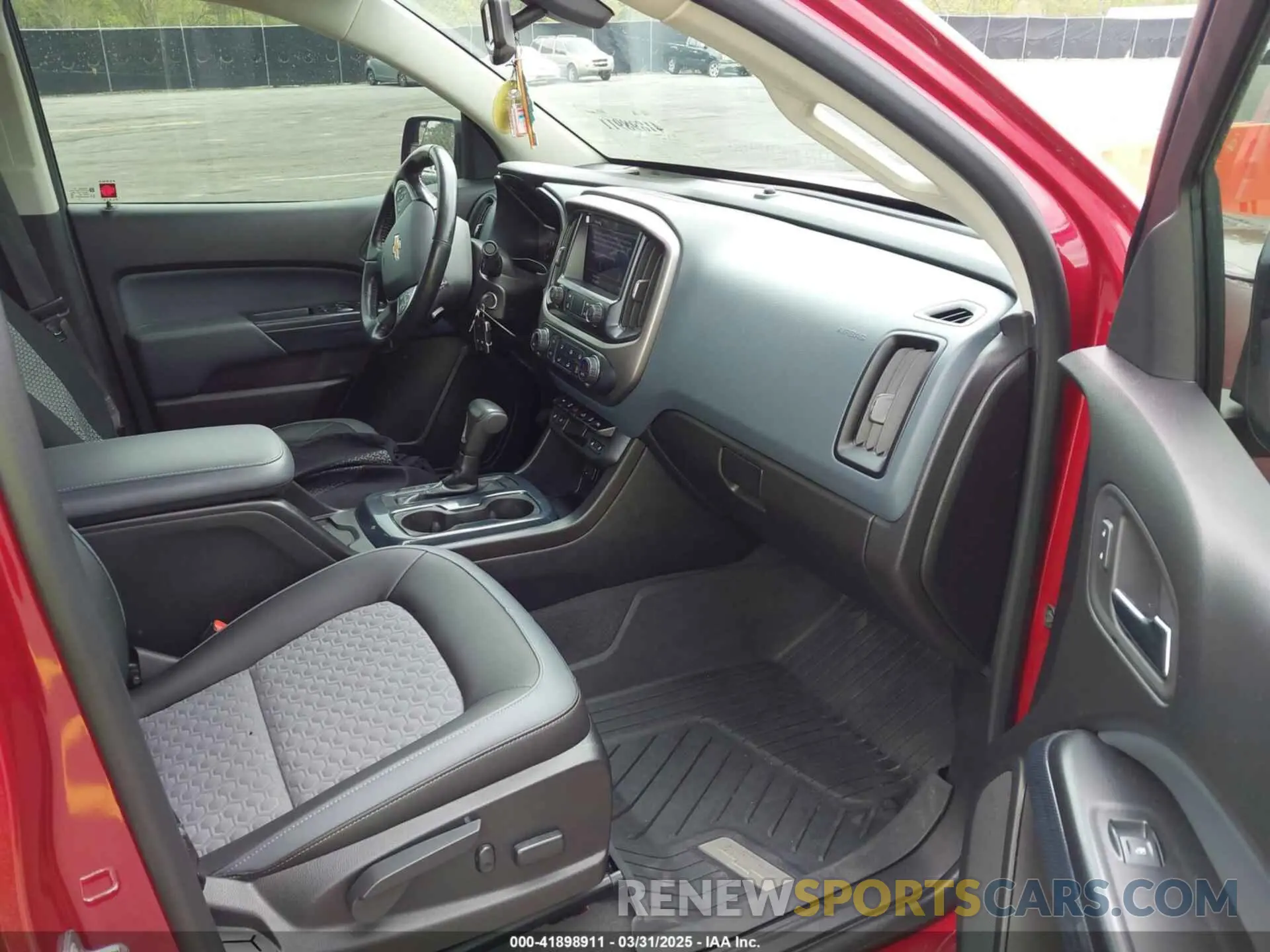 5 Photograph of a damaged car 1GCGTDEN3L1132444 CHEVROLET COLORADO 2020