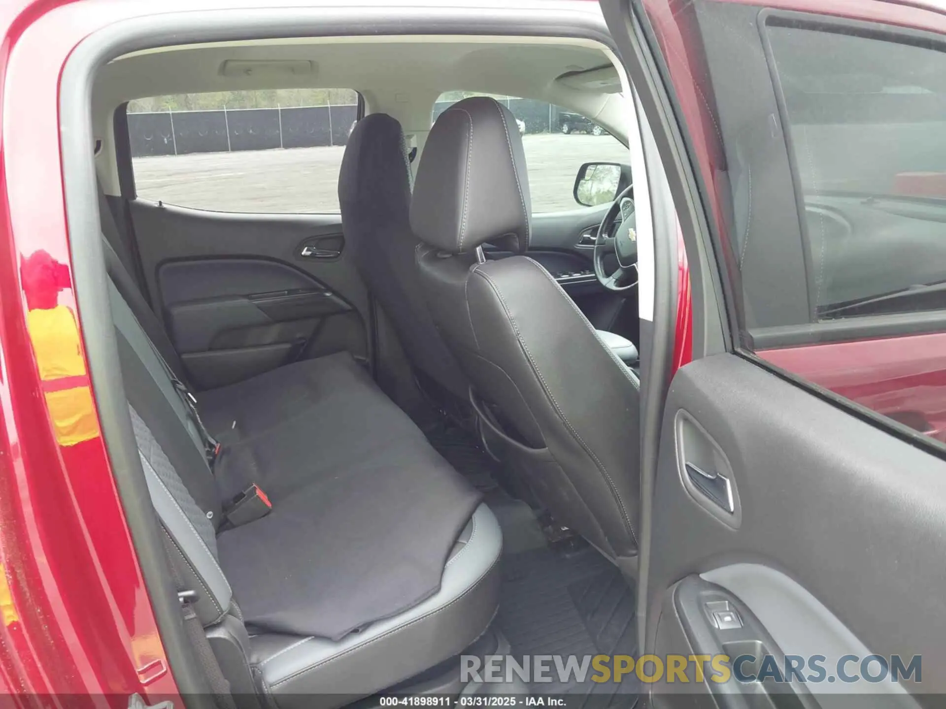 8 Photograph of a damaged car 1GCGTDEN3L1132444 CHEVROLET COLORADO 2020
