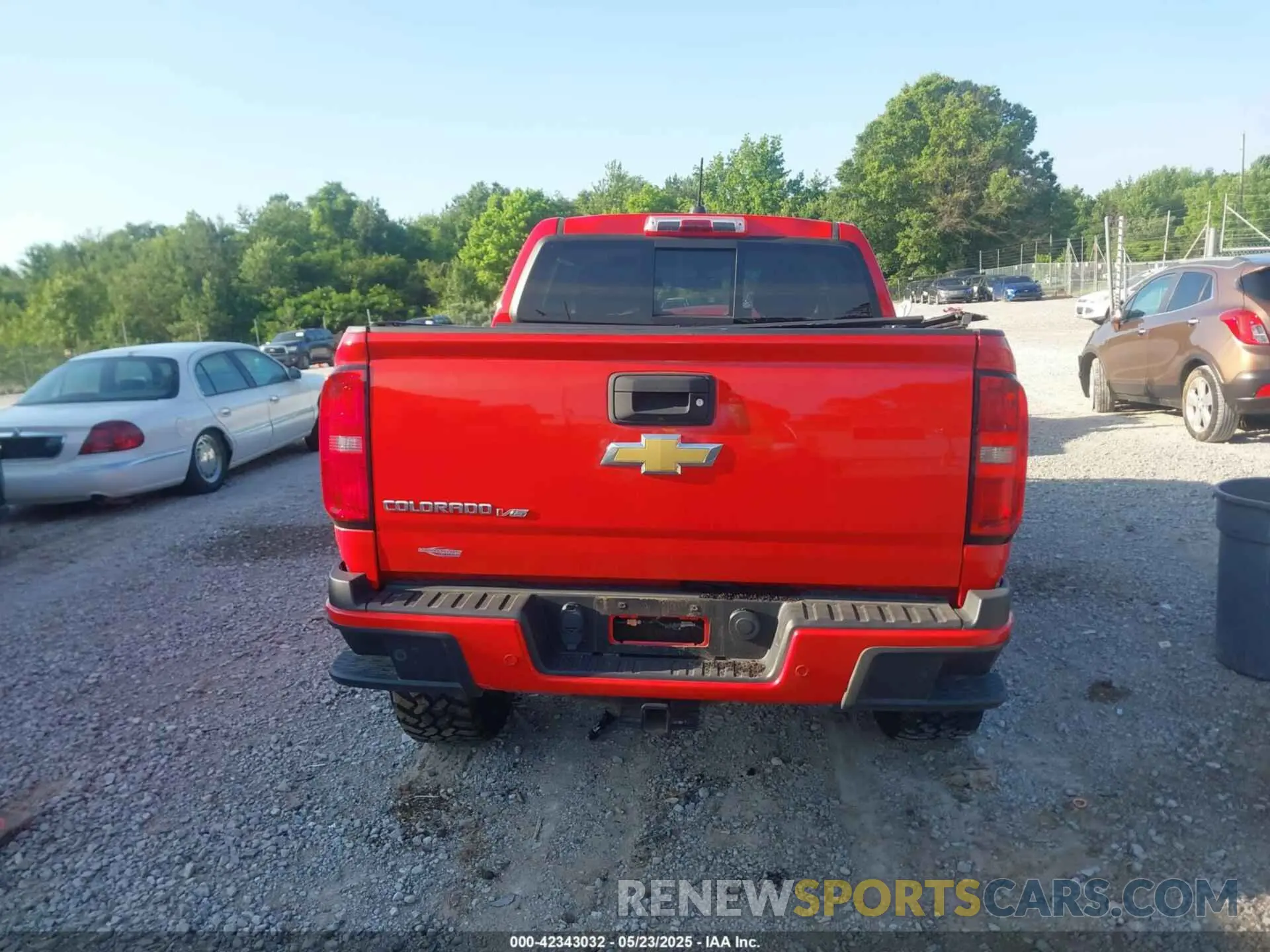 16 Photograph of a damaged car 1GCGTDEN6L1215253 CHEVROLET COLORADO 2020