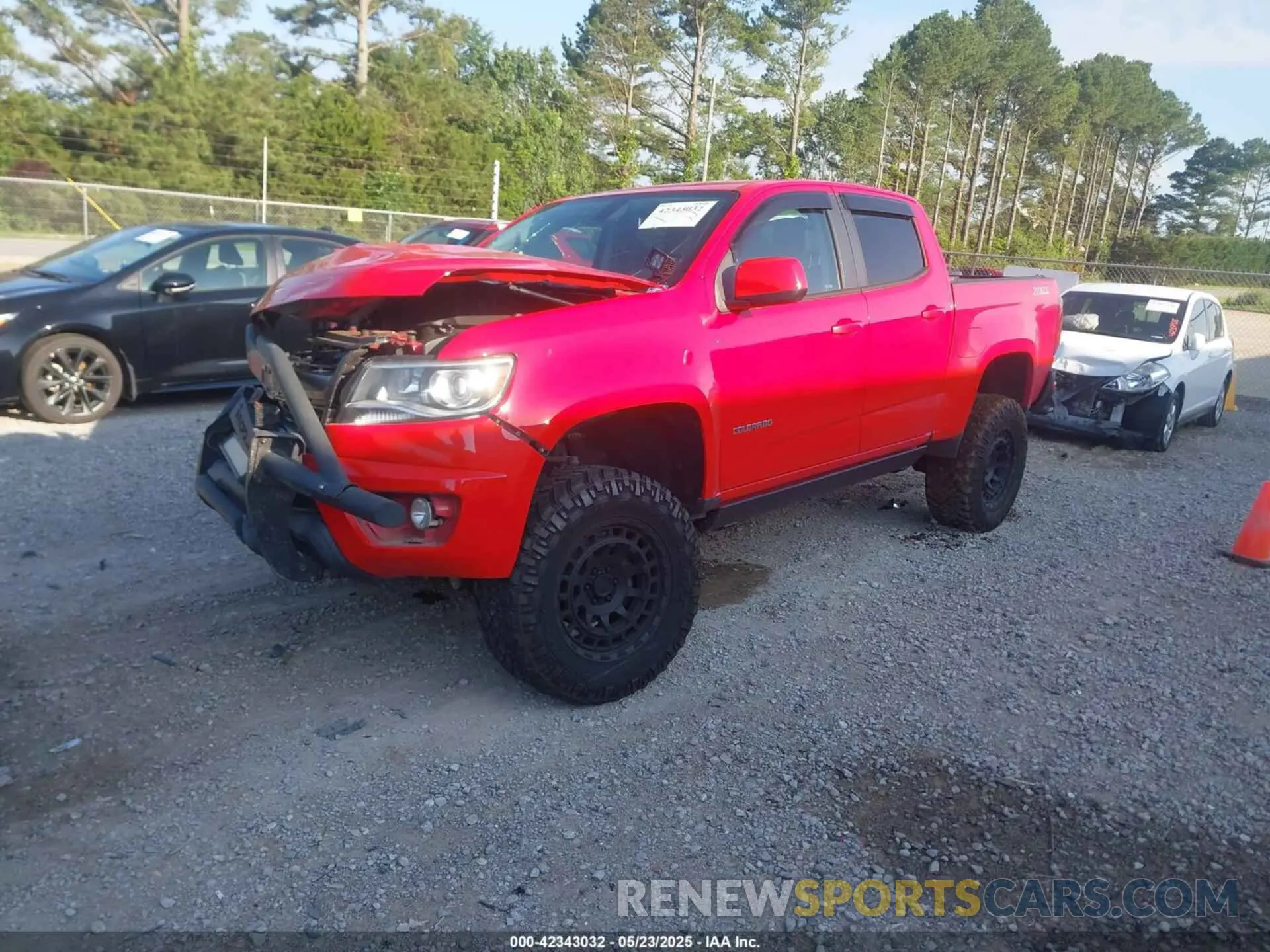 2 Photograph of a damaged car 1GCGTDEN6L1215253 CHEVROLET COLORADO 2020