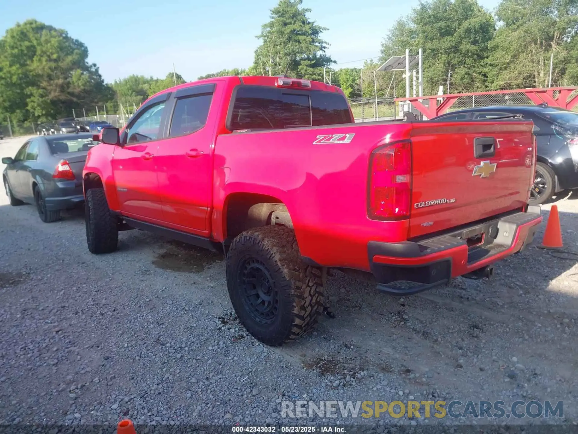 3 Photograph of a damaged car 1GCGTDEN6L1215253 CHEVROLET COLORADO 2020