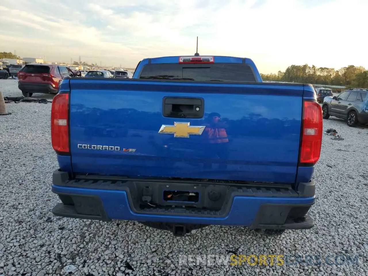 6 Photograph of a damaged car 1GCGTDEN8L1210023 CHEVROLET COLORADO 2020