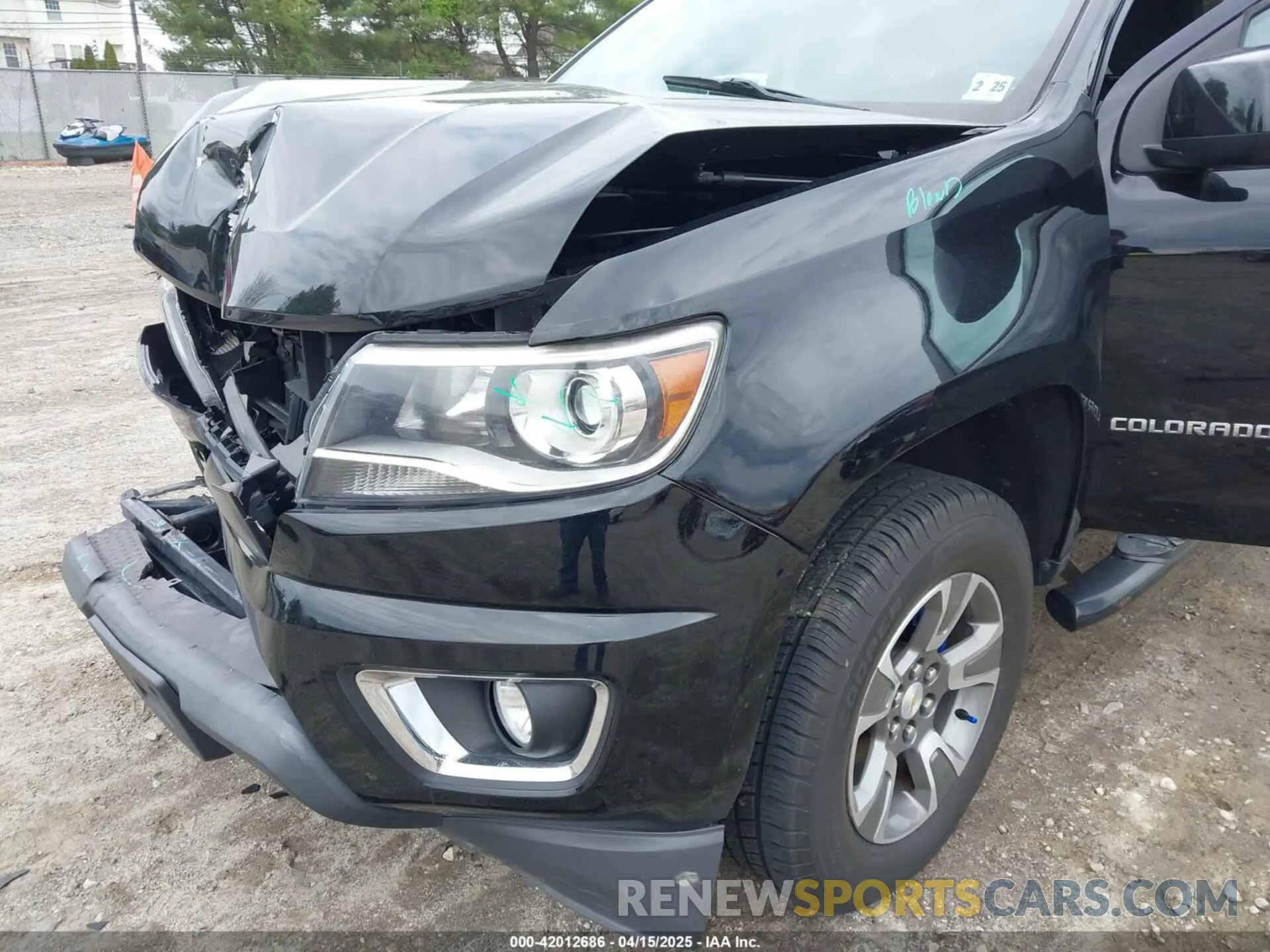 18 Photograph of a damaged car 1GCGTDEN9L1135767 CHEVROLET COLORADO 2020