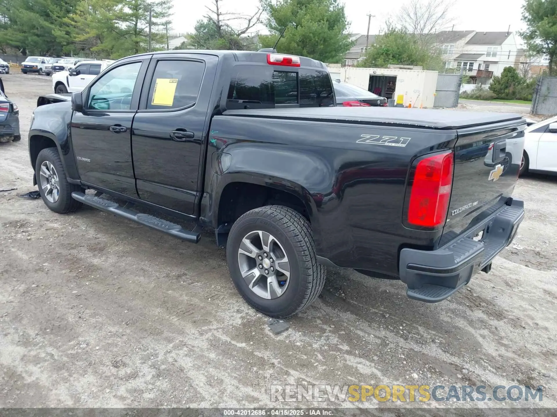 3 Photograph of a damaged car 1GCGTDEN9L1135767 CHEVROLET COLORADO 2020