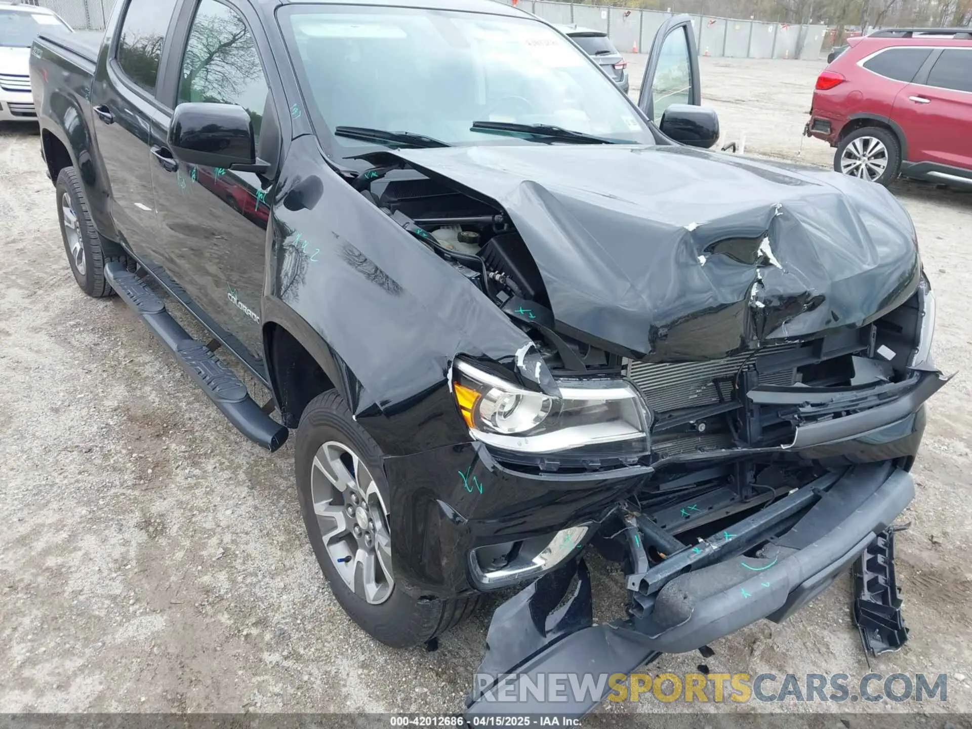 6 Photograph of a damaged car 1GCGTDEN9L1135767 CHEVROLET COLORADO 2020