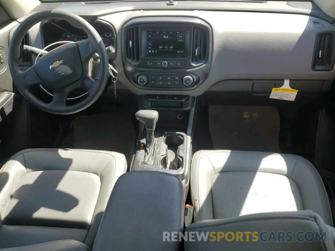 8 Photograph of a damaged car 1GCHSAEA7L1209383 CHEVROLET COLORADO 2020