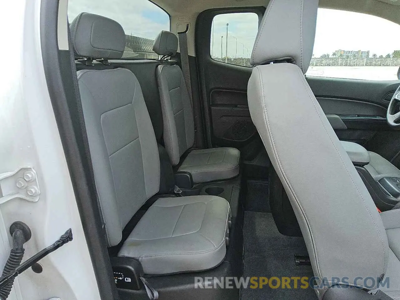 10 Photograph of a damaged car 1GCHSBEA1L1231675 CHEVROLET COLORADO 2020
