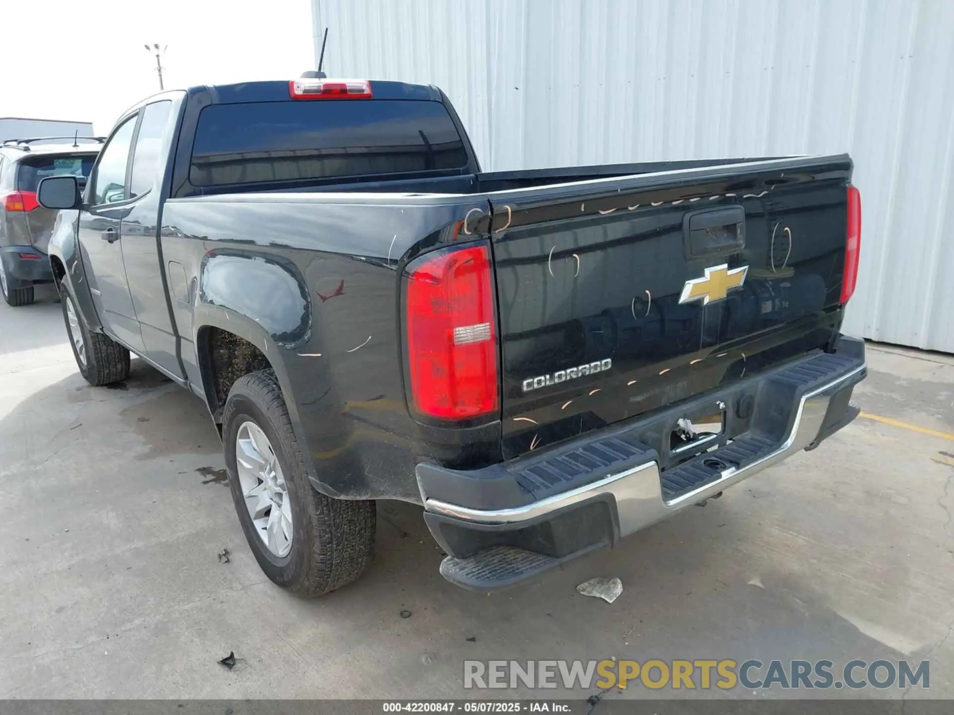 3 Photograph of a damaged car 1GCHSBEA2L1233743 CHEVROLET COLORADO 2020