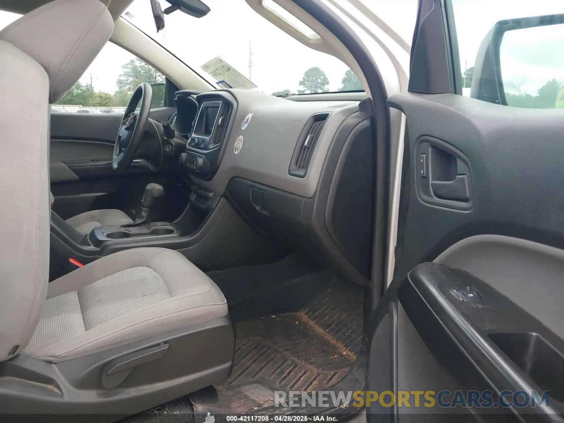 5 Photograph of a damaged car 1GCHSBEA3L1138351 CHEVROLET COLORADO 2020