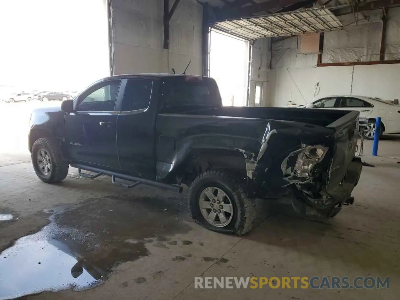 2 Photograph of a damaged car 1GCHSBEA3L1241009 CHEVROLET COLORADO 2020
