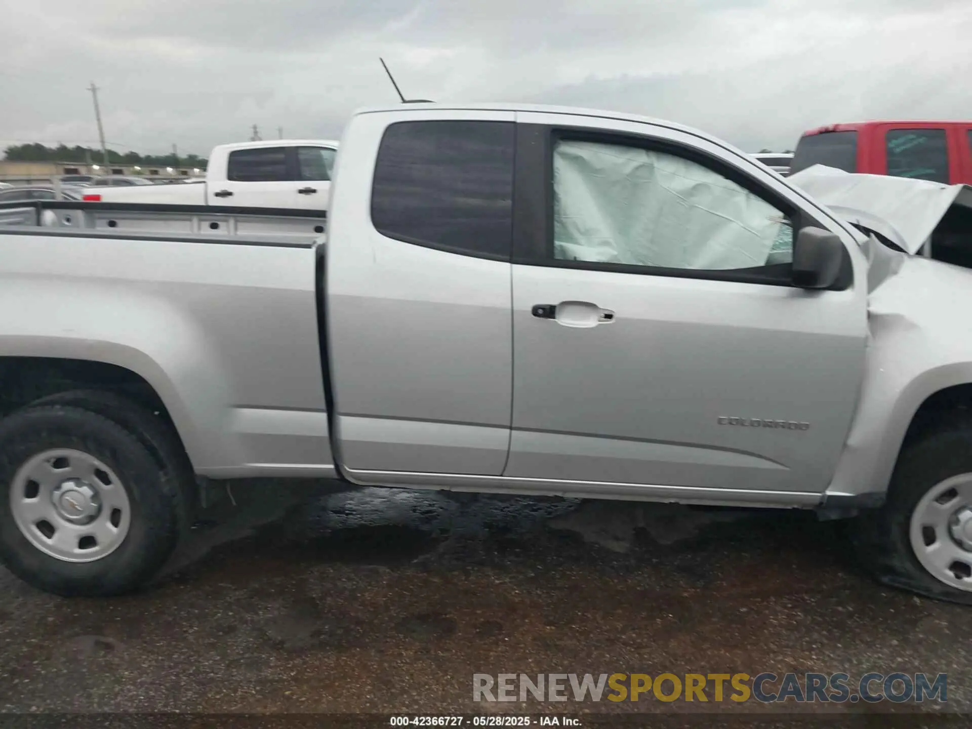 13 Photograph of a damaged car 1GCHSBEA4L1202252 CHEVROLET COLORADO 2020