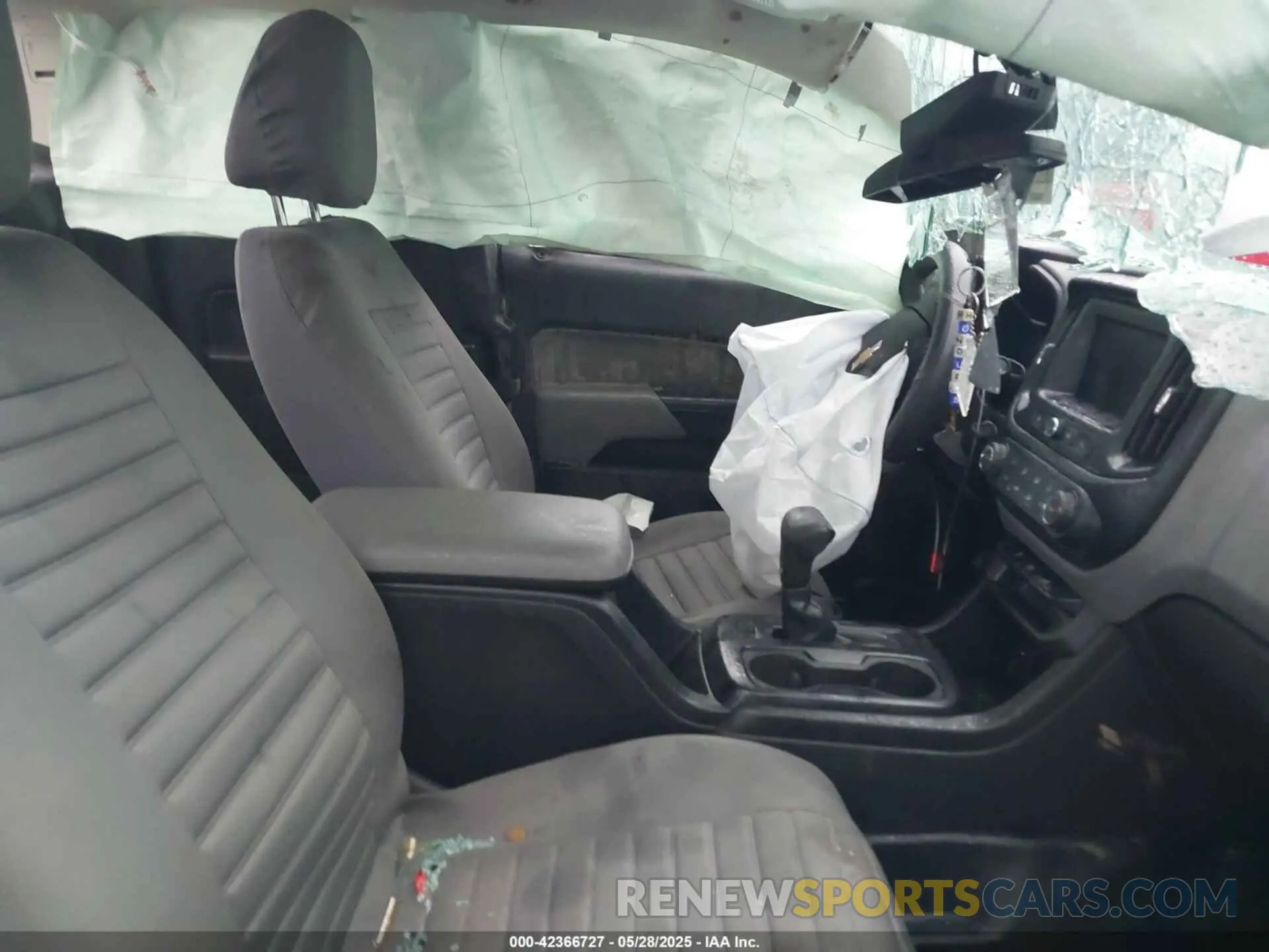 5 Photograph of a damaged car 1GCHSBEA4L1202252 CHEVROLET COLORADO 2020