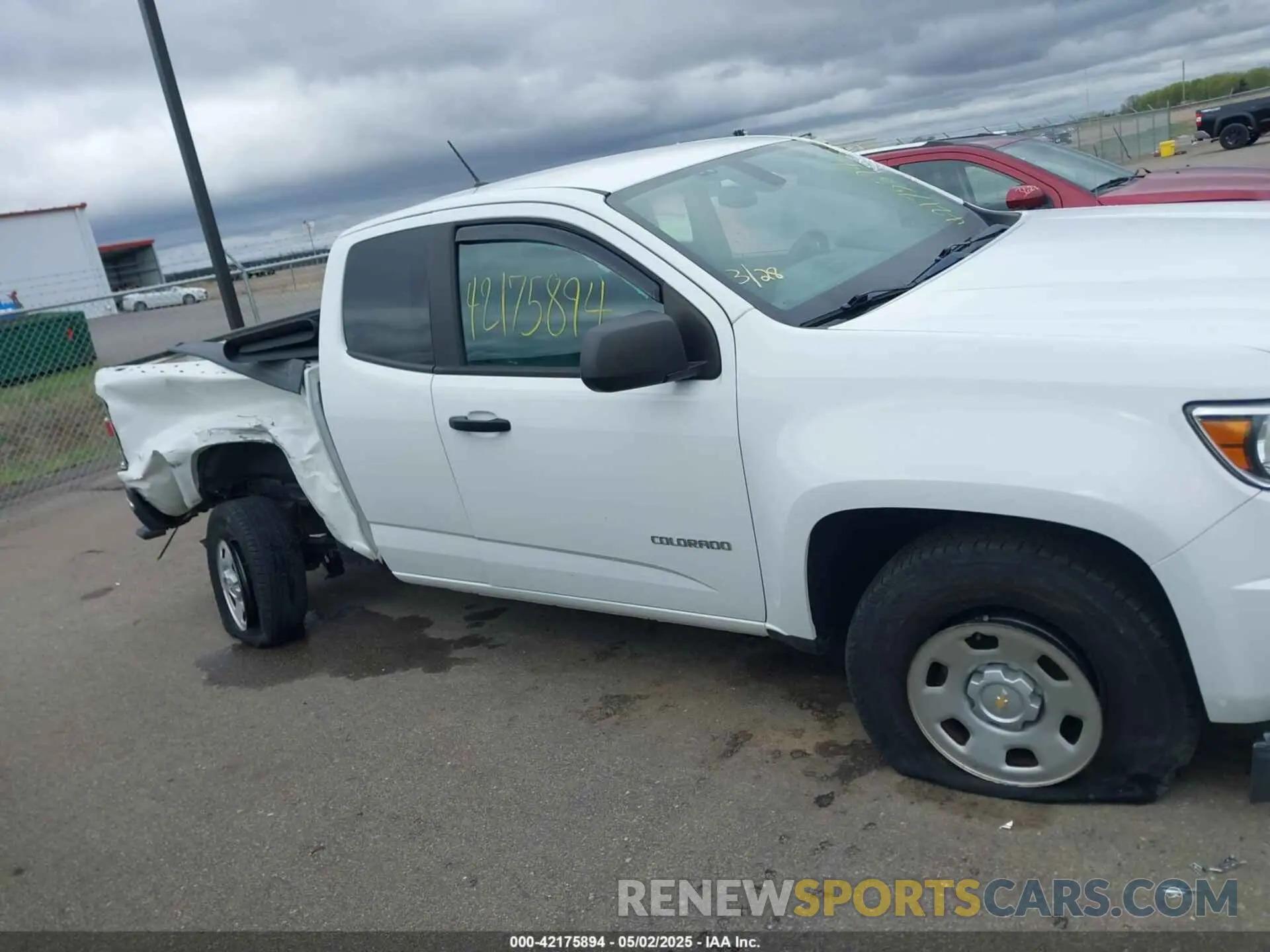 13 Photograph of a damaged car 1GCHSBEA4L1226180 CHEVROLET COLORADO 2020