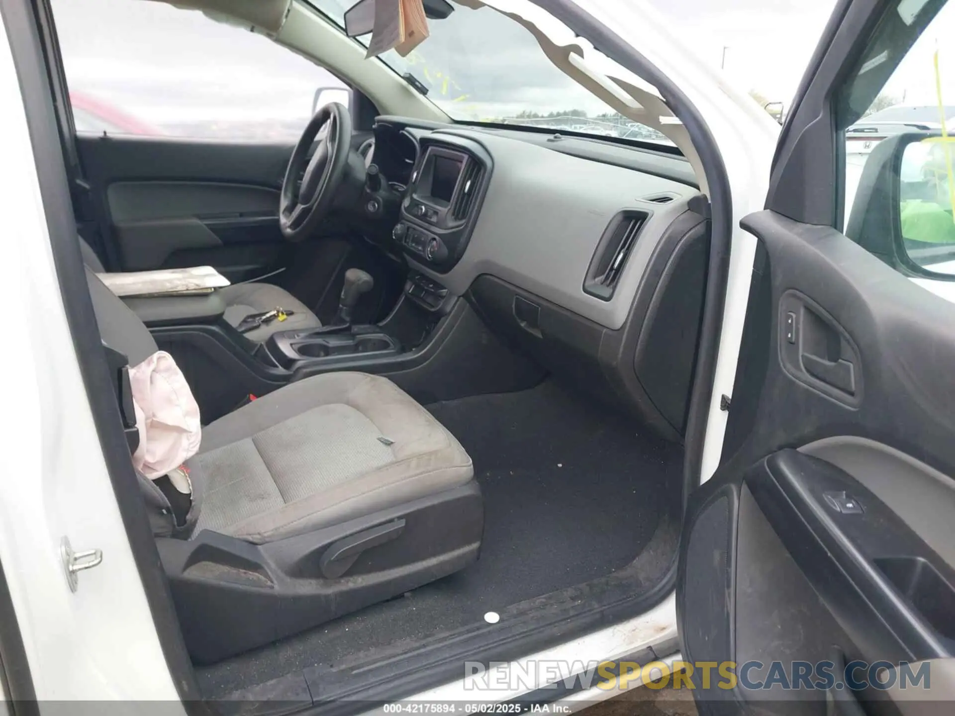 5 Photograph of a damaged car 1GCHSBEA4L1226180 CHEVROLET COLORADO 2020