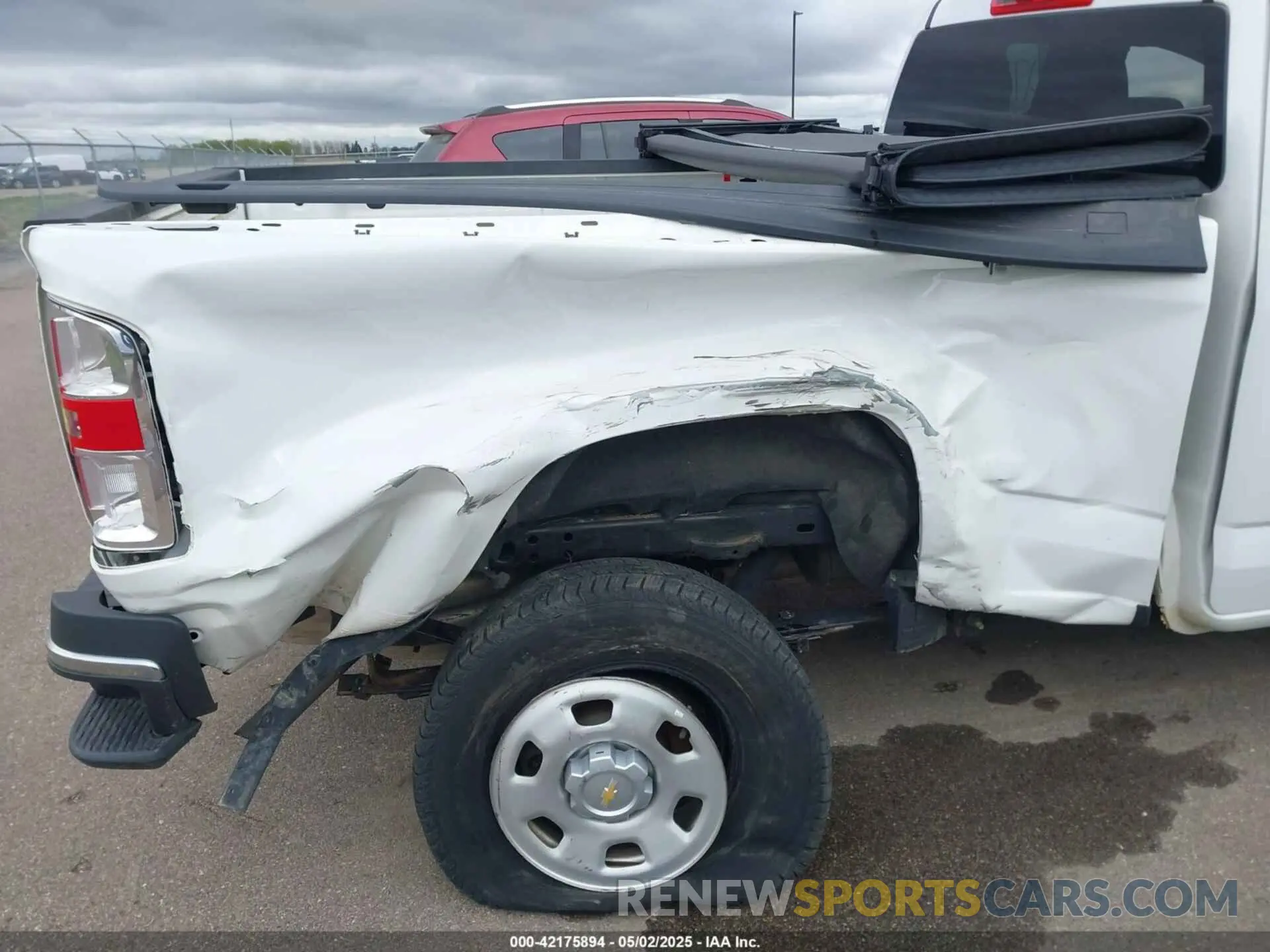 6 Photograph of a damaged car 1GCHSBEA4L1226180 CHEVROLET COLORADO 2020