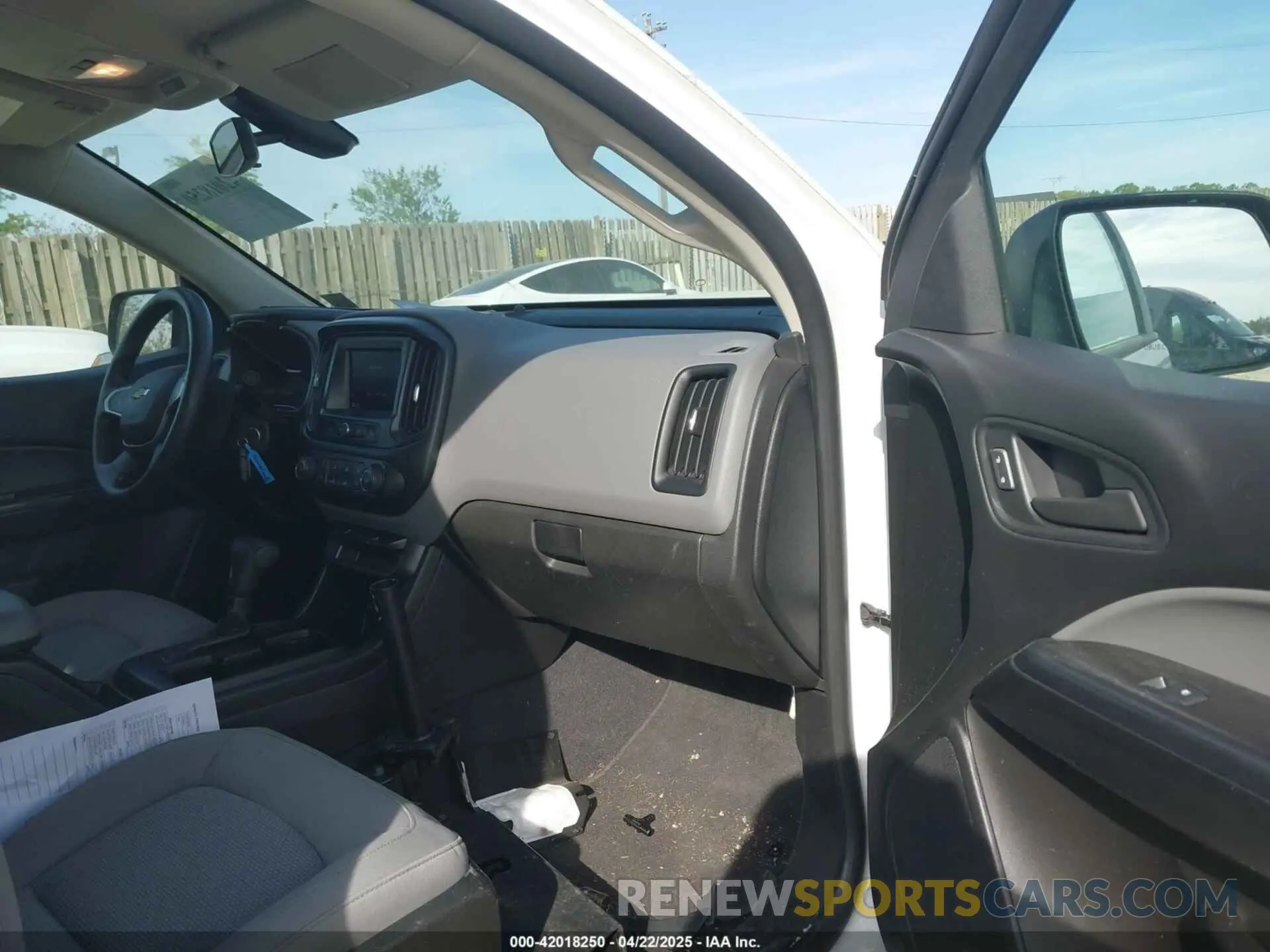 5 Photograph of a damaged car 1GCHSBEA5L1131241 CHEVROLET COLORADO 2020