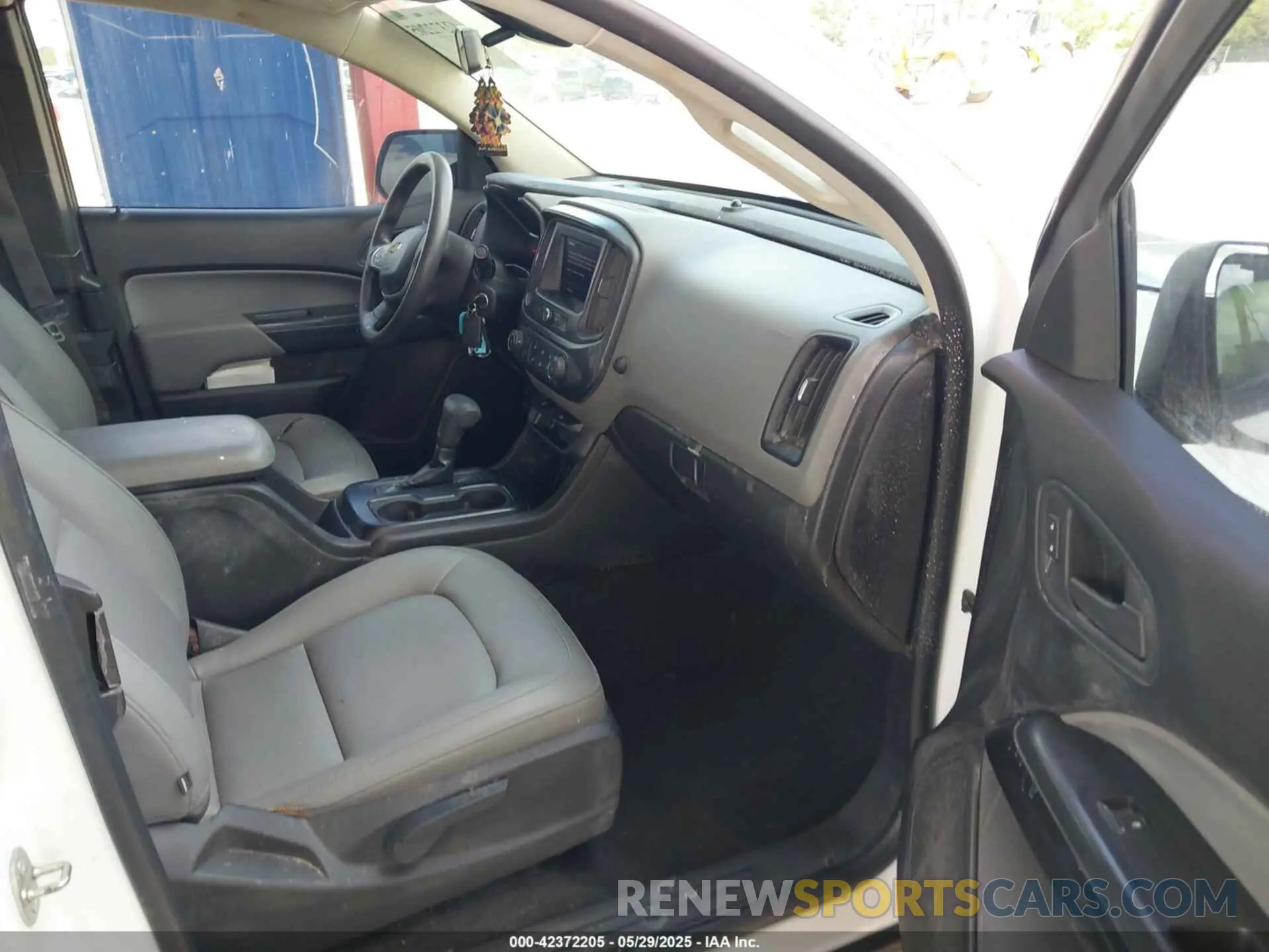 5 Photograph of a damaged car 1GCHSBEA6L1133757 CHEVROLET COLORADO 2020