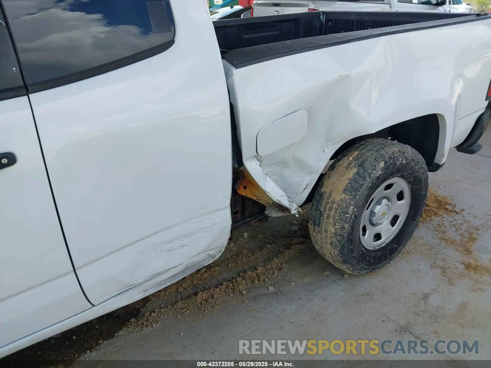6 Photograph of a damaged car 1GCHSBEA6L1133757 CHEVROLET COLORADO 2020
