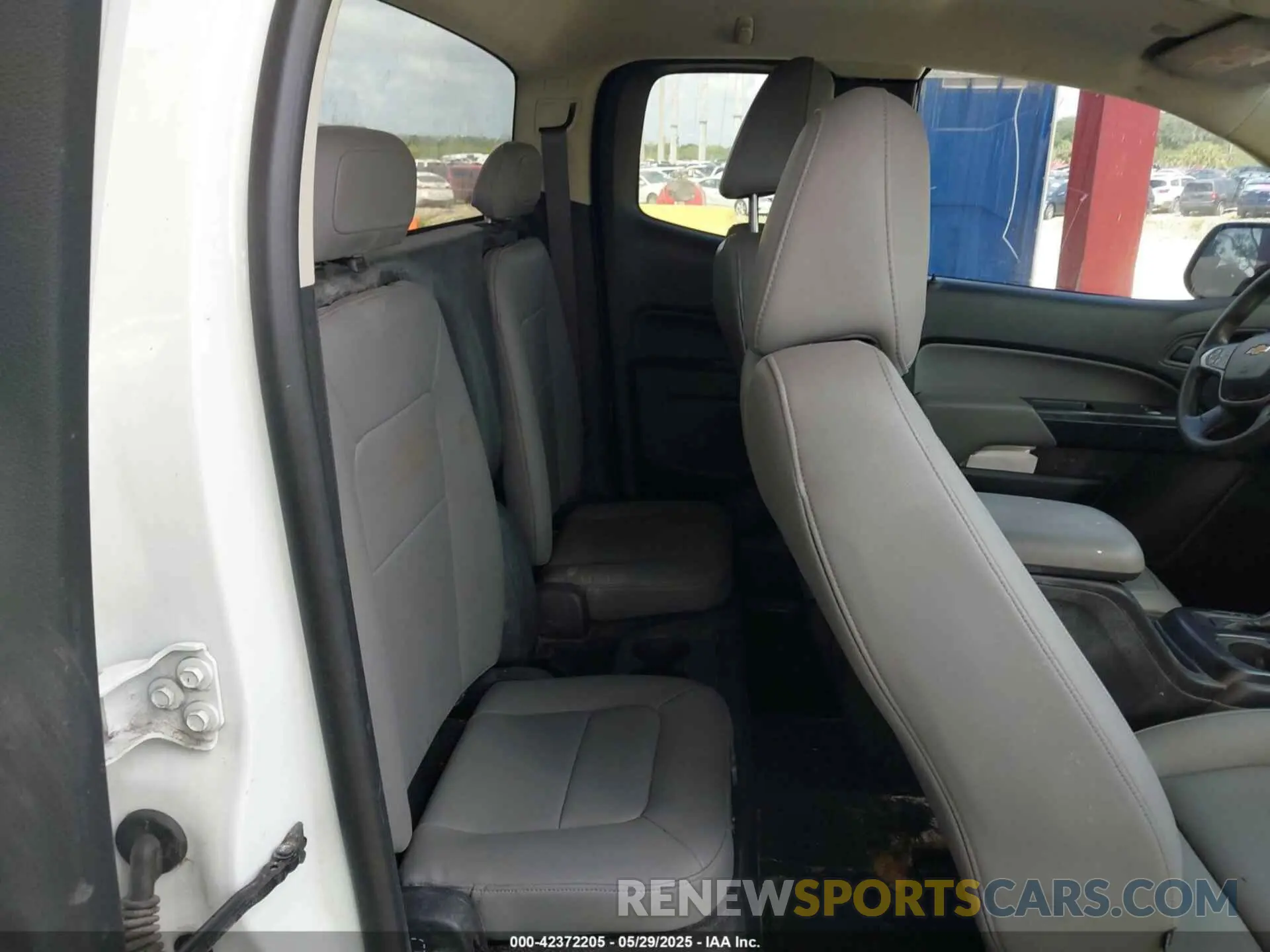 8 Photograph of a damaged car 1GCHSBEA6L1133757 CHEVROLET COLORADO 2020