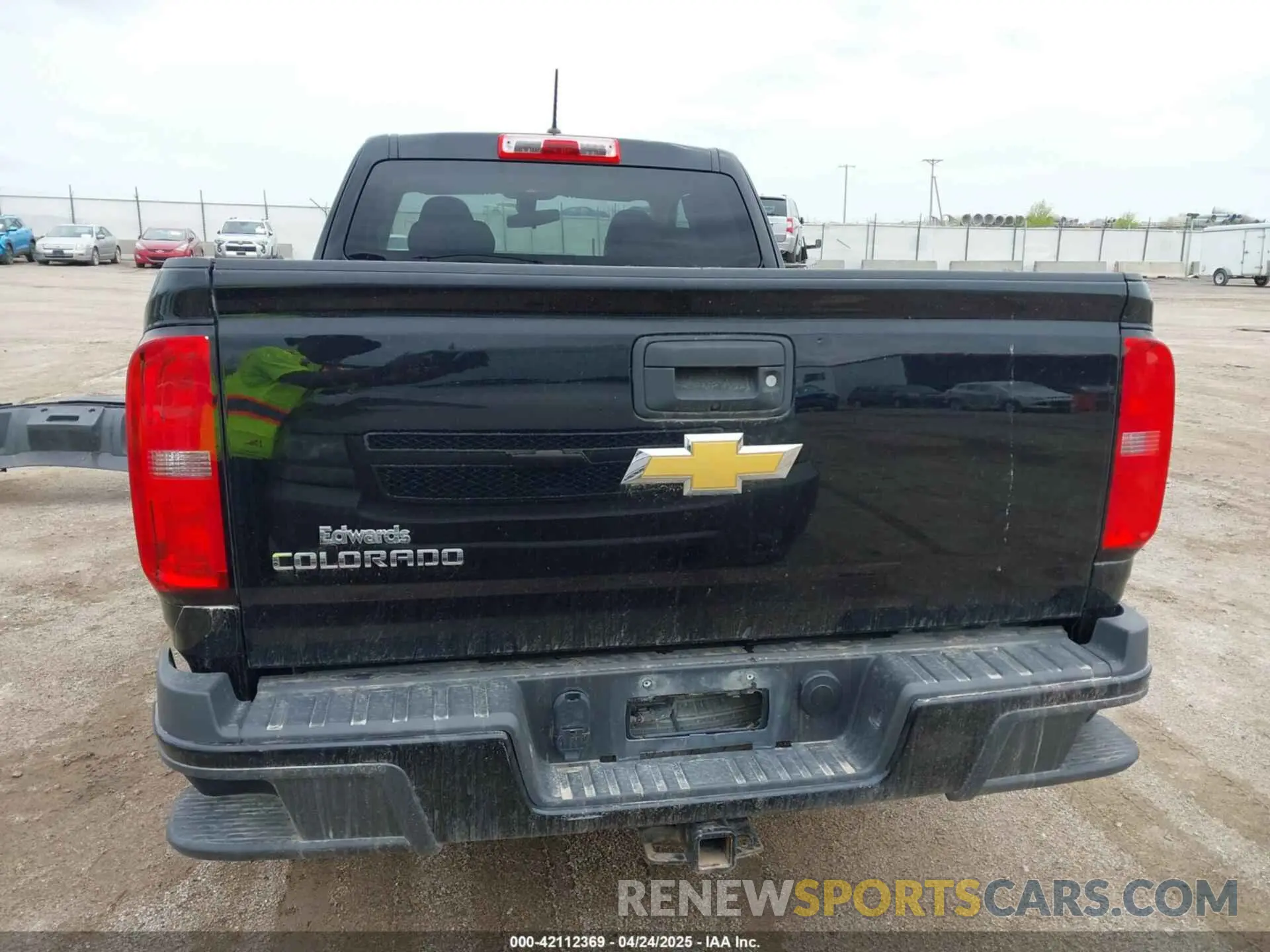 17 Photograph of a damaged car 1GCHSBEA6L1134780 CHEVROLET COLORADO 2020