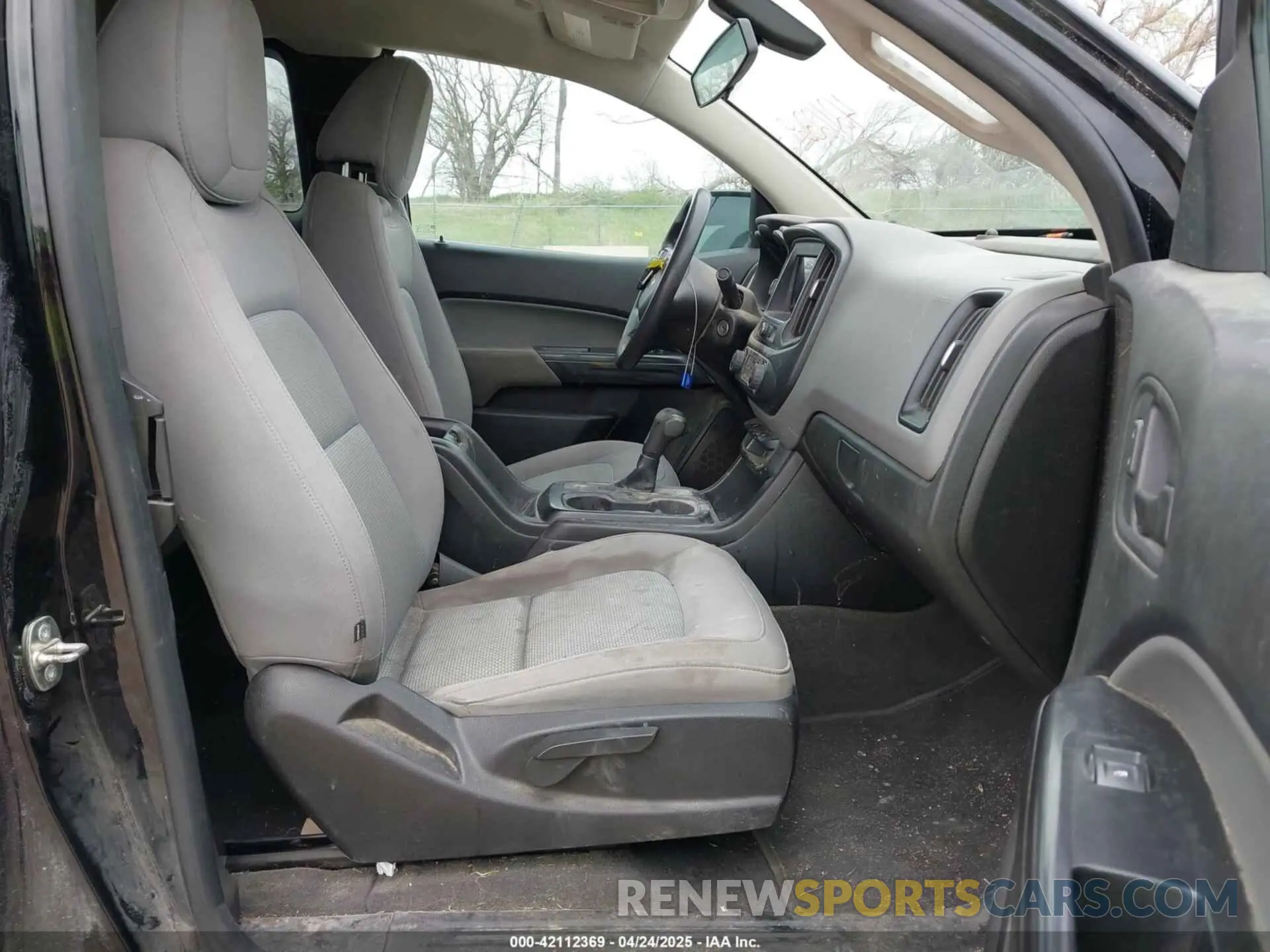 5 Photograph of a damaged car 1GCHSBEA6L1134780 CHEVROLET COLORADO 2020