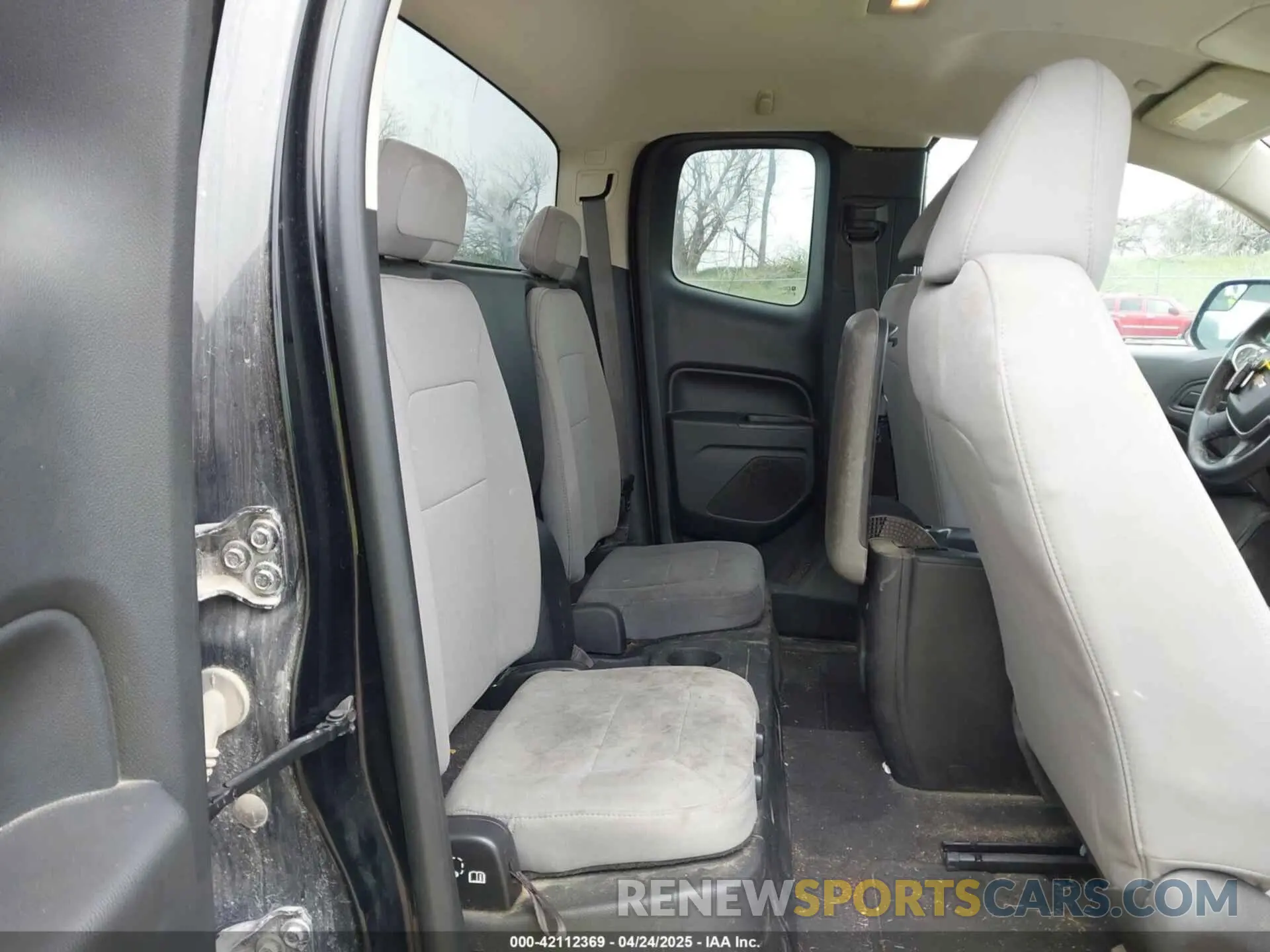 8 Photograph of a damaged car 1GCHSBEA6L1134780 CHEVROLET COLORADO 2020