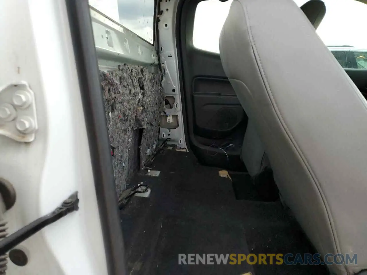 10 Photograph of a damaged car 1GCHSBEA6L1163390 CHEVROLET COLORADO 2020