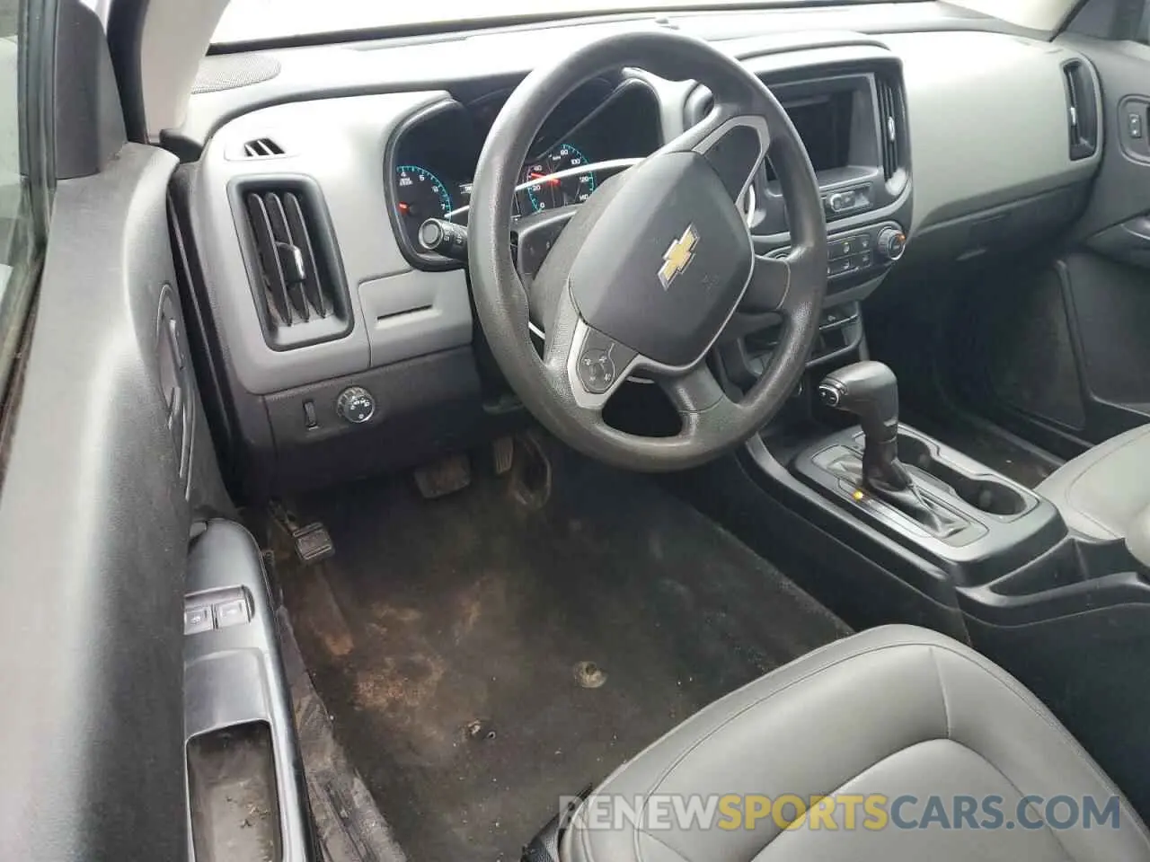 8 Photograph of a damaged car 1GCHSBEA6L1163390 CHEVROLET COLORADO 2020