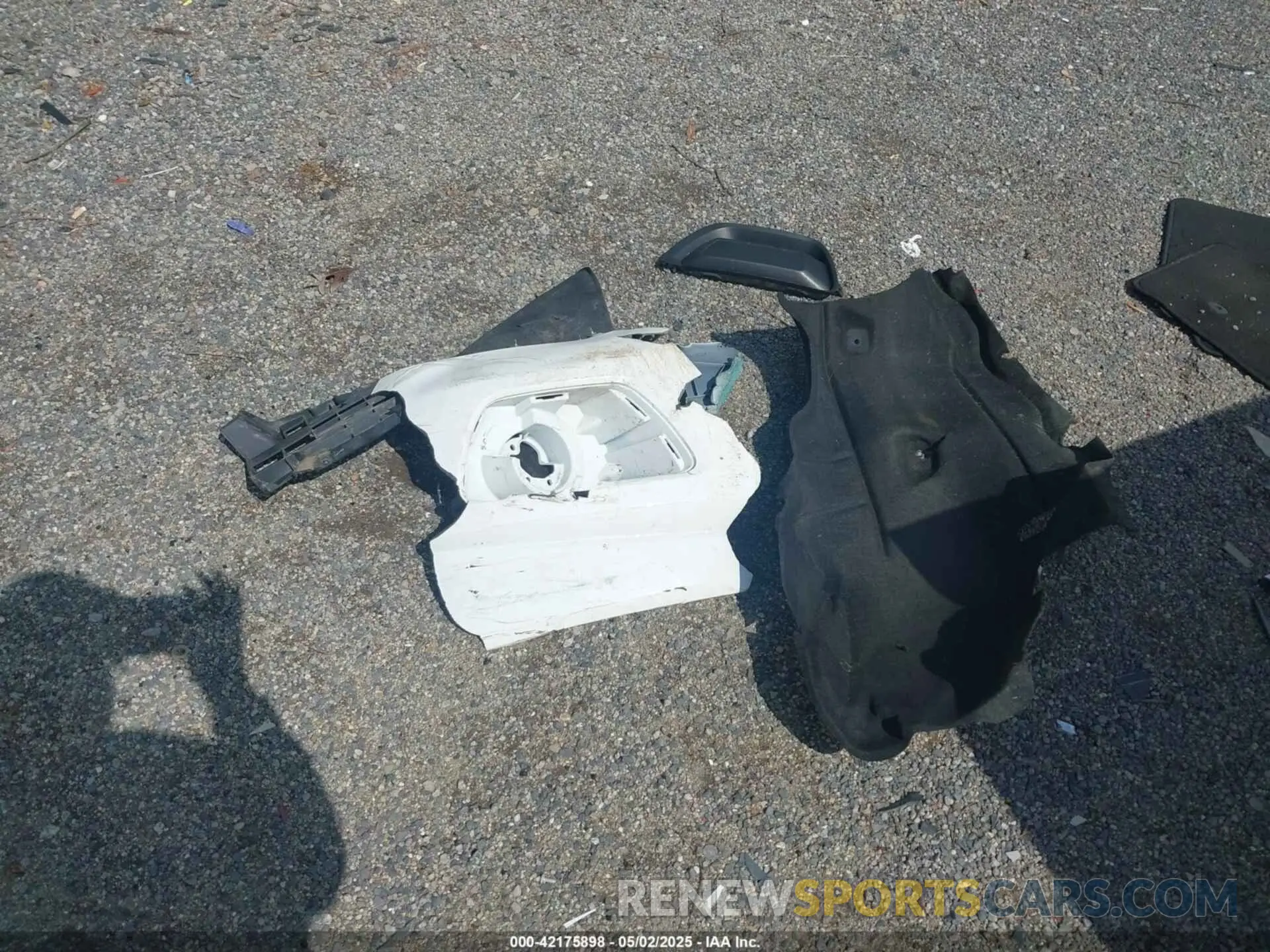 12 Photograph of a damaged car 1GCHSBEA7L1227159 CHEVROLET COLORADO 2020