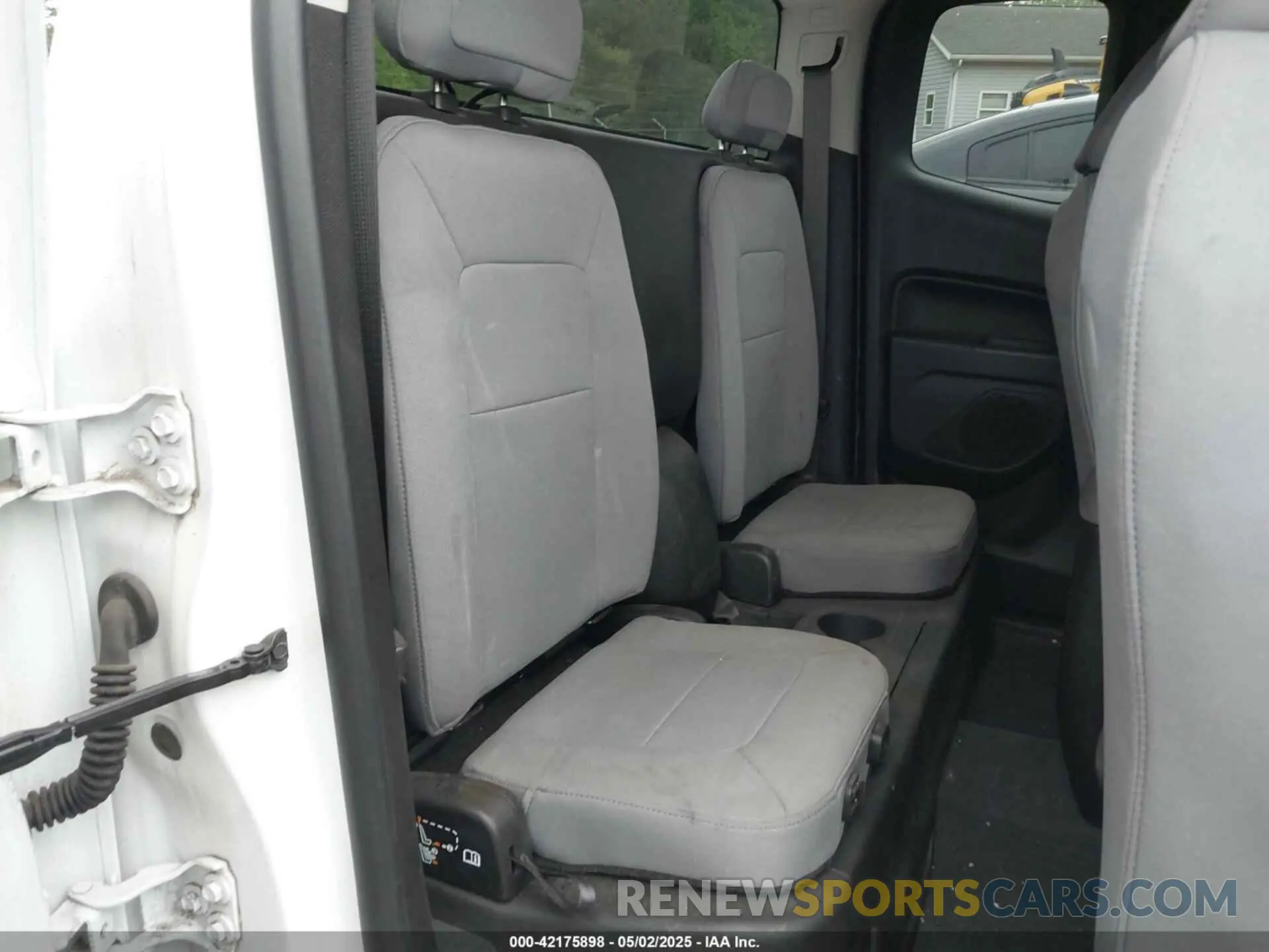 8 Photograph of a damaged car 1GCHSBEA7L1227159 CHEVROLET COLORADO 2020